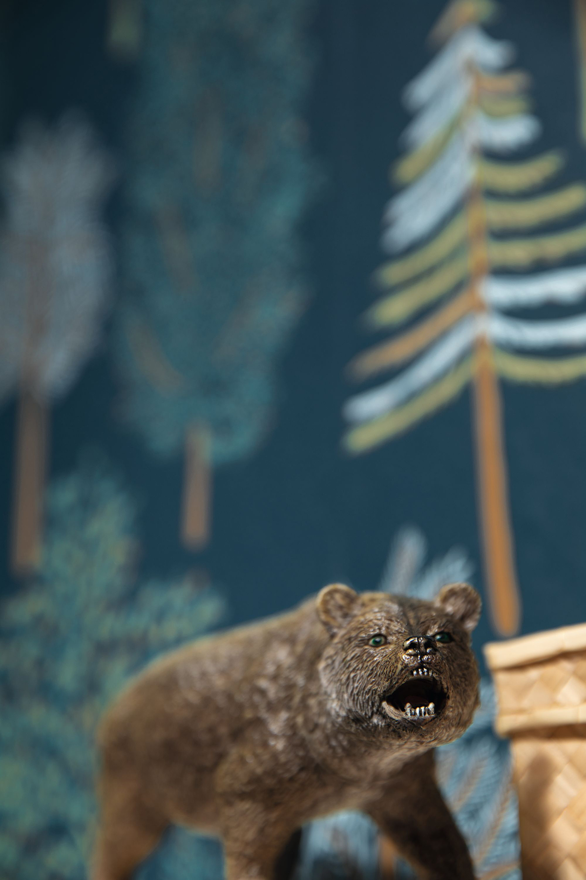 Papier peint Forêt The Tree House bleu et doré - La Forêt de Casélio | AMB Réf. FRT102956614