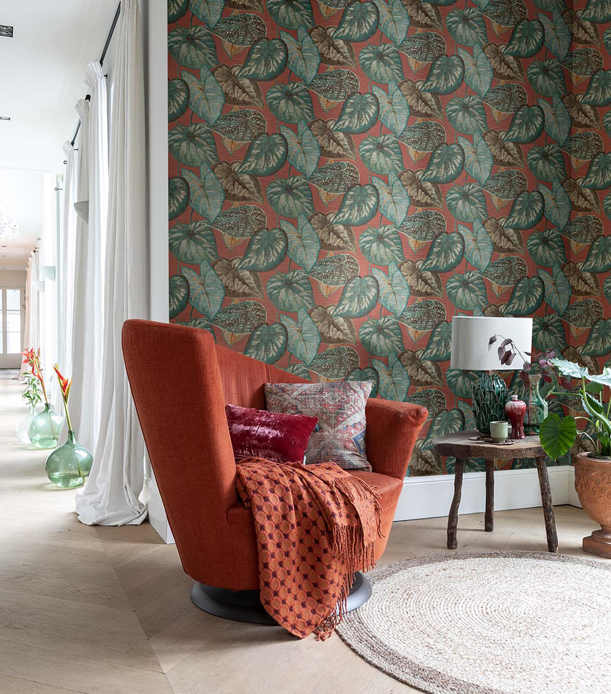 Papier peint Feuille Tropicale bleu paon bordeaux - Maori de Montecolino | Réf. MC-TA25053