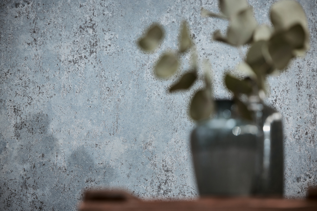 Papier peint Faux Uni Béton Urbain bleu jean - Metropolitan Stories 4 Hot Spots d'A.S. Création AMB2| Réf. AS-786294