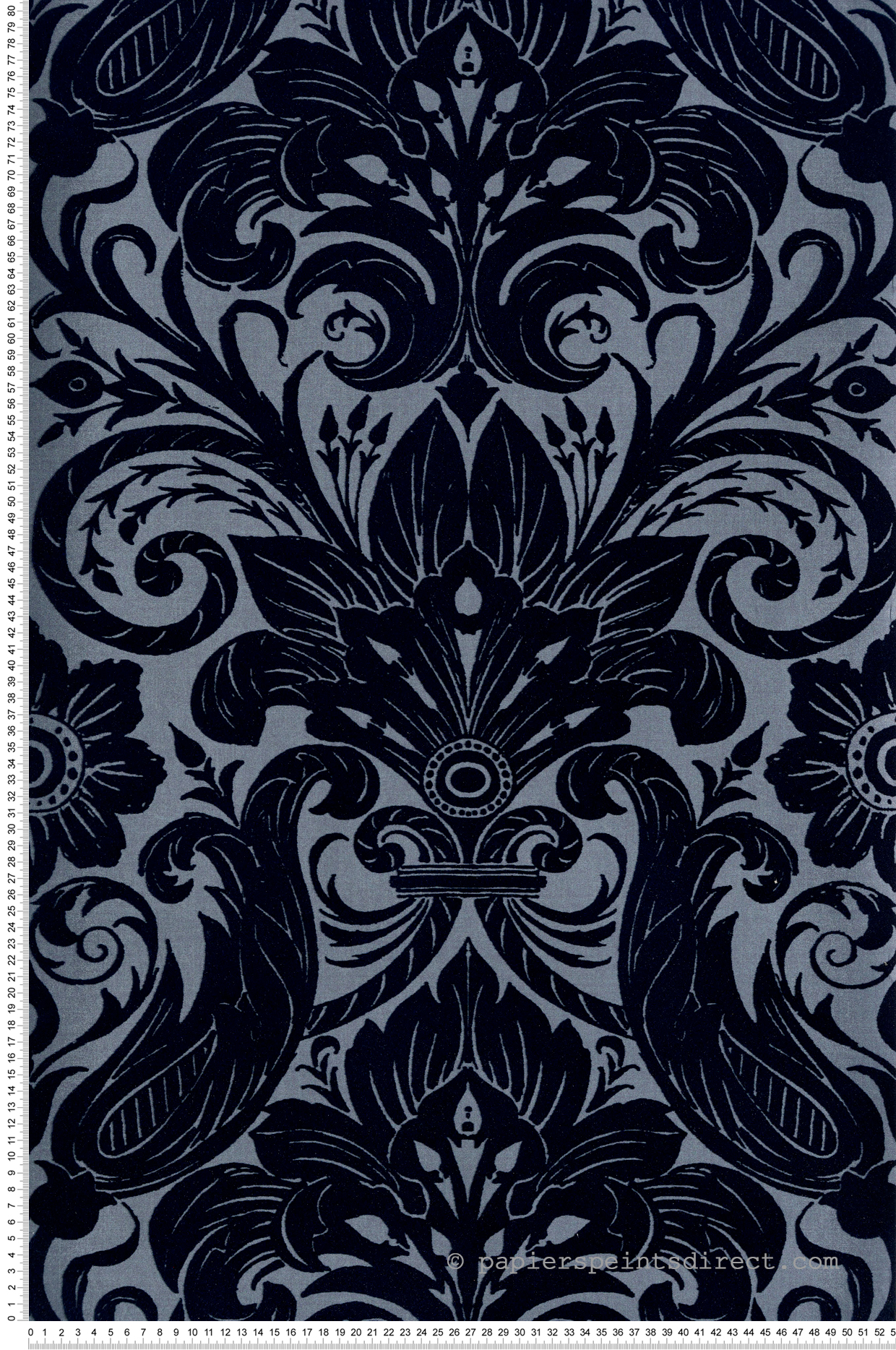 Papier peint Médaillon Floral Velours bleu marine - The Wall Llewelyn-Bowen de Lutèce | Réf. LTC-LB25169