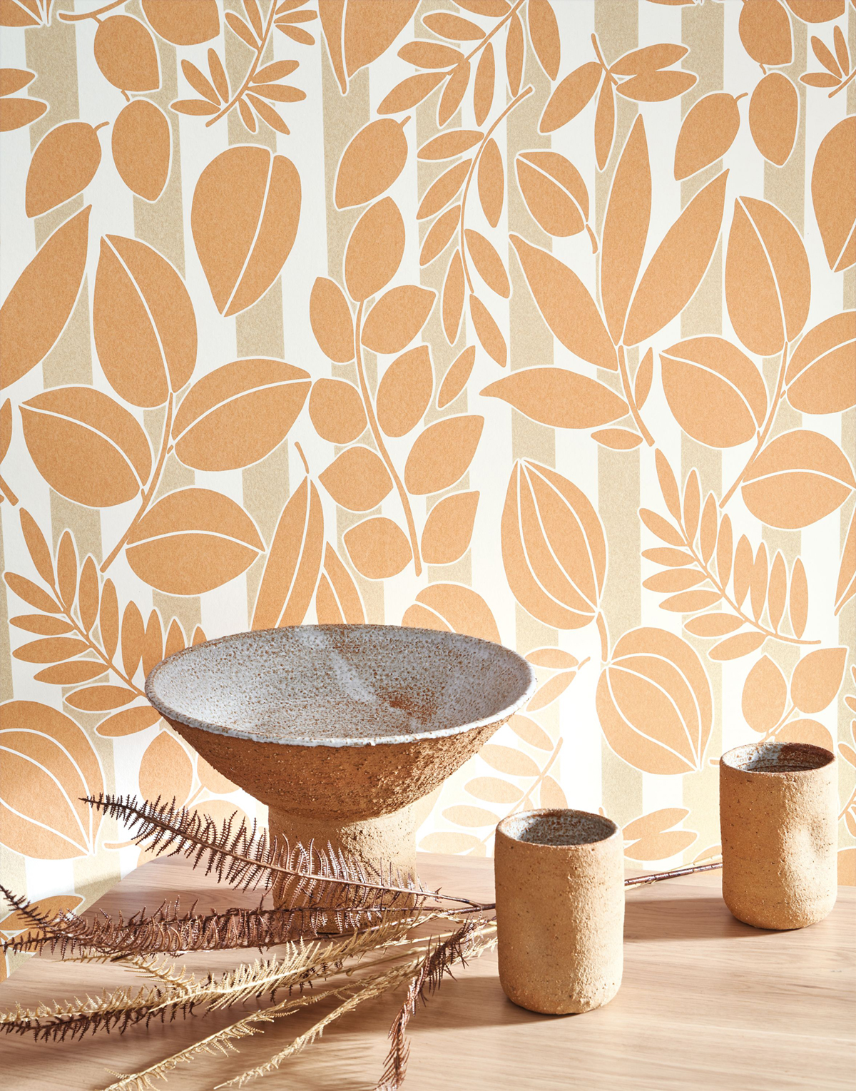 Papier peint Feuillage Rayure Ramatuelle abricot sable - Echappée Belle de Casadéco AMB2| Réf. ECHA89823131