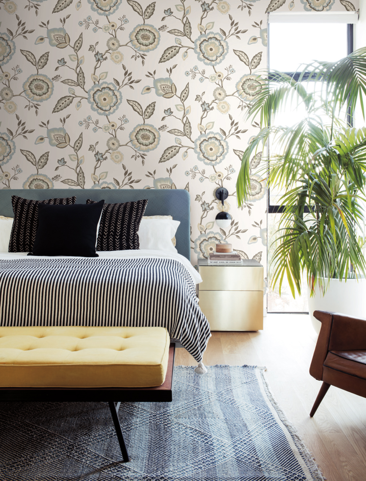 Papier peint Fleur Dahlia beige gris - Greenhouse de York (Initiales) AMB2 | Réf. INI-GO8234