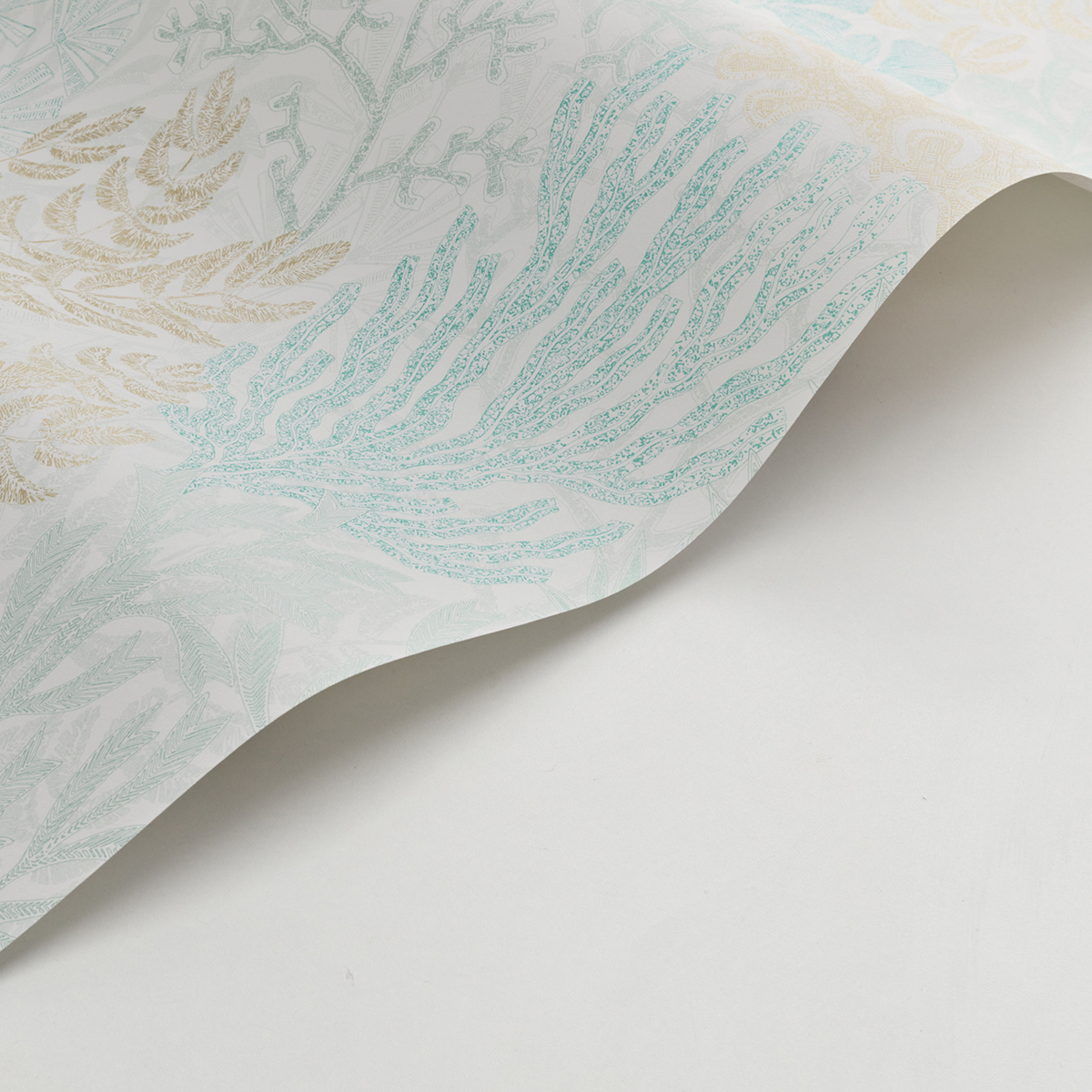 Papier peint Marin Recif Corail vert d'eau et irisé - Voyage Onirique de Casadéco | Réf. ONIR87227211