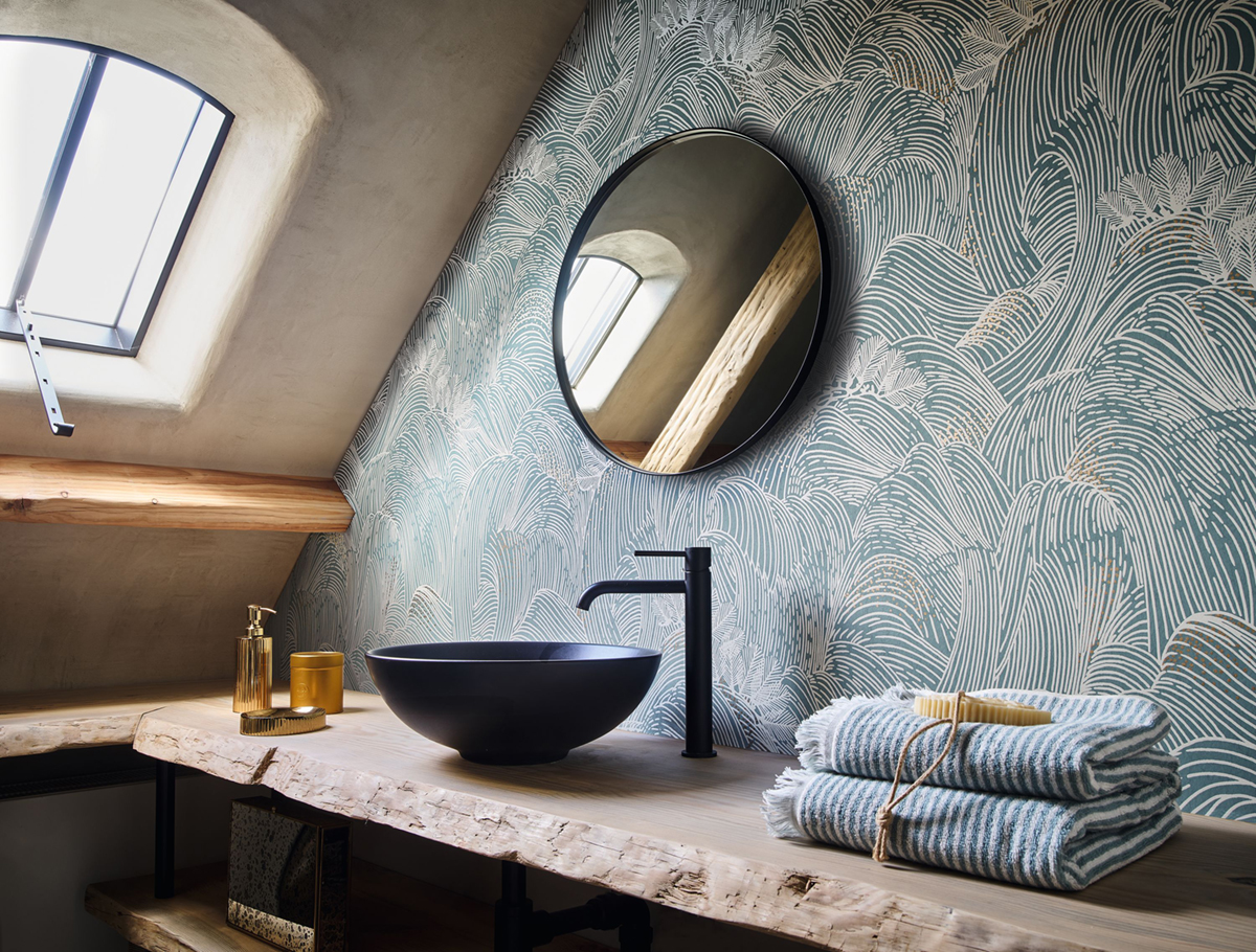 Papier peint Vague Graphique Marée Haute bleu perçan - L'Ile aux Oiseaux de Casamance | Réf. CAS-75902242