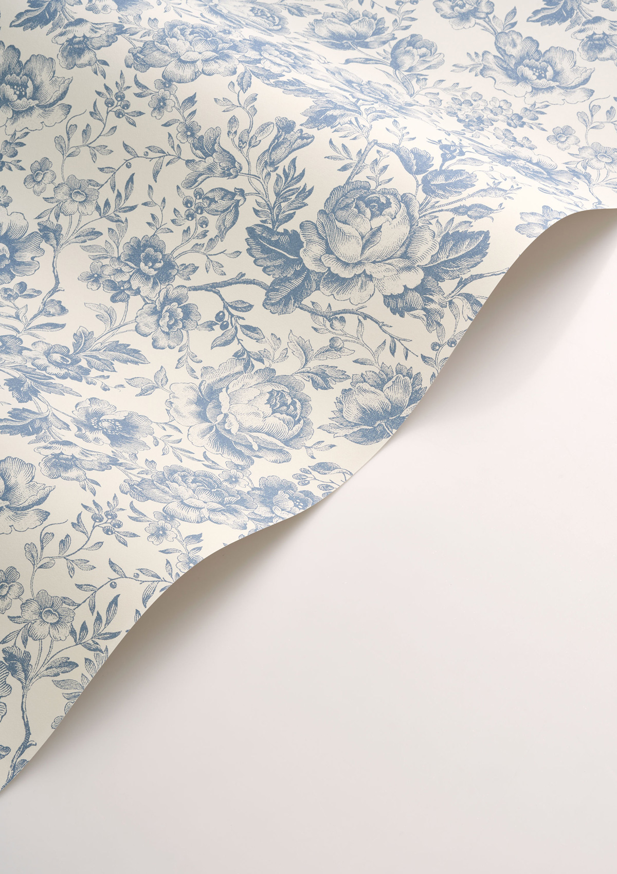 Papier peint Fleuri Celestine bleu turquin - Les Belles Toiles De Jouy 2 de Casadéco VAGUE | Réf. BTJD201726505