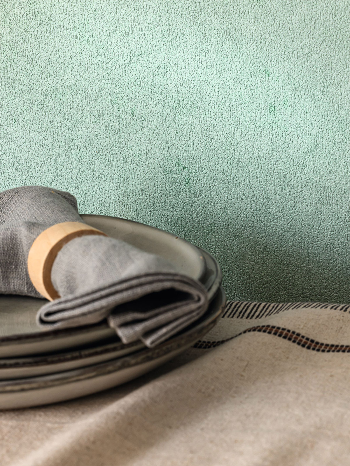 Papier peint Uni Terre Cuite Métallisé vert menthe irisé - Céramique de Casélio AMB3| Réf. CER105257150