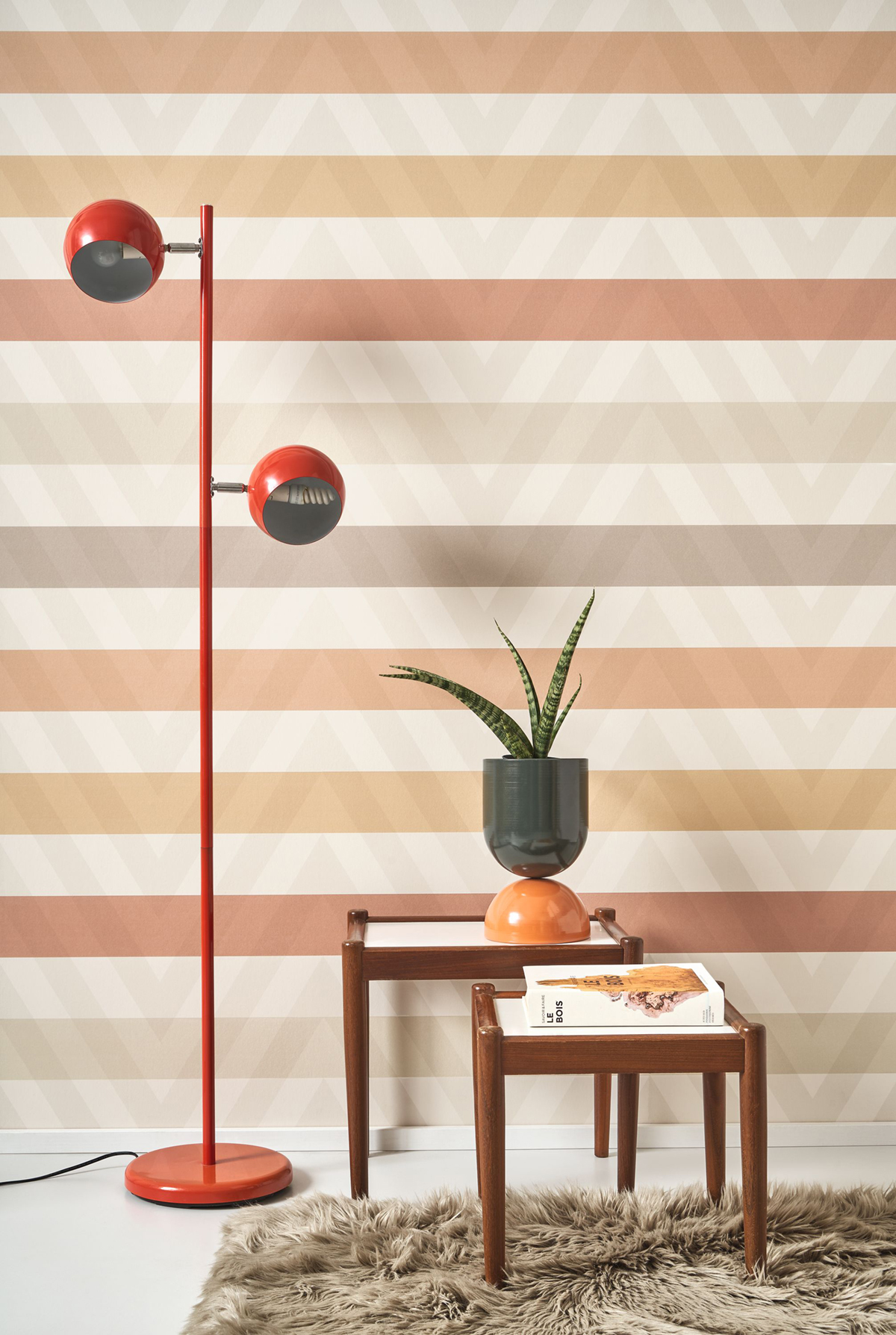 Papier peint Rayures Chevron Rythmic terracotta - Milano Sixties de Casadéco | Réf. MISI89361001