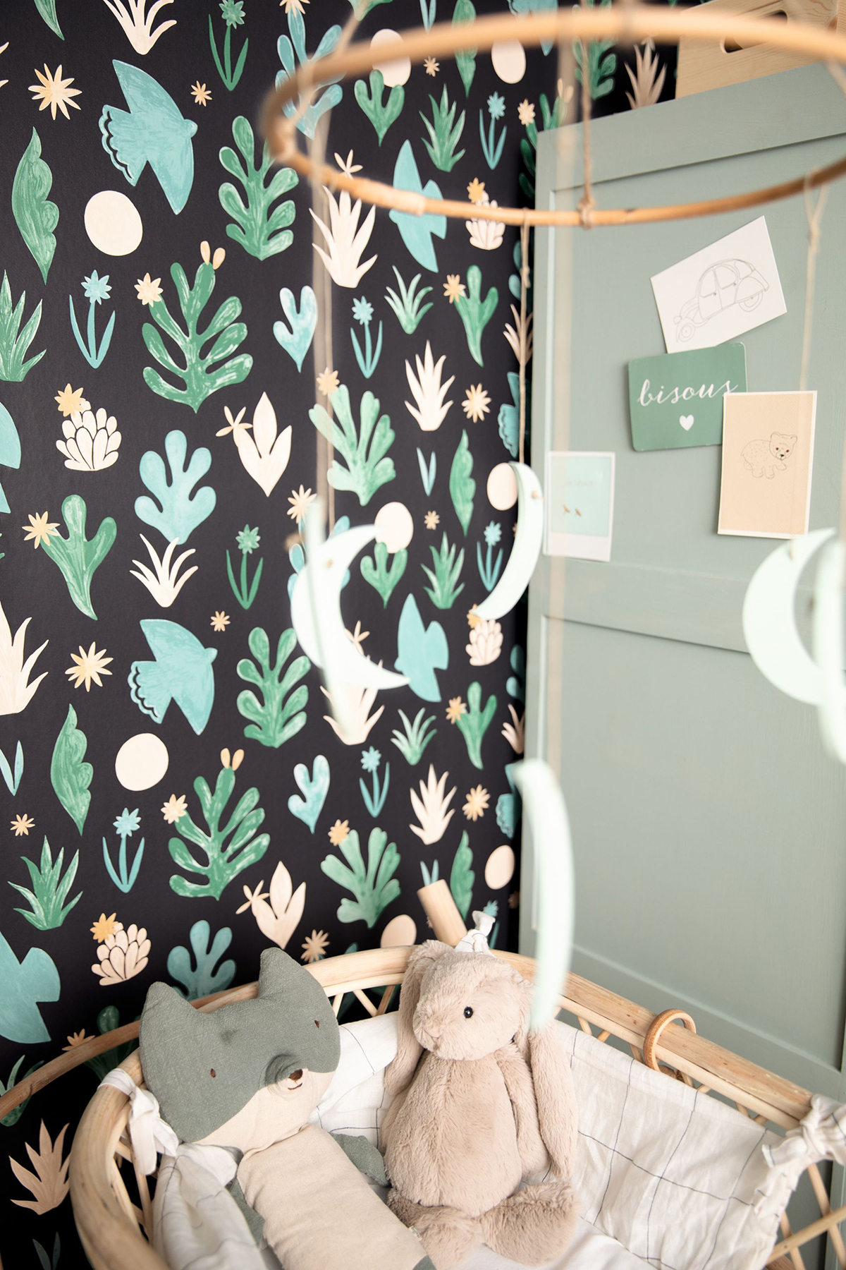 Papier peint Oiseau et Feuillage noir et doré - Imagination de Casélio | AMB Réf. IMG102177192