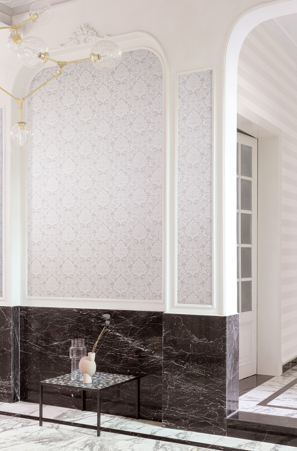 Papier peint Médaillon Baroque gris argenté - Othello de Masureel | Réf. MAS-OTH005