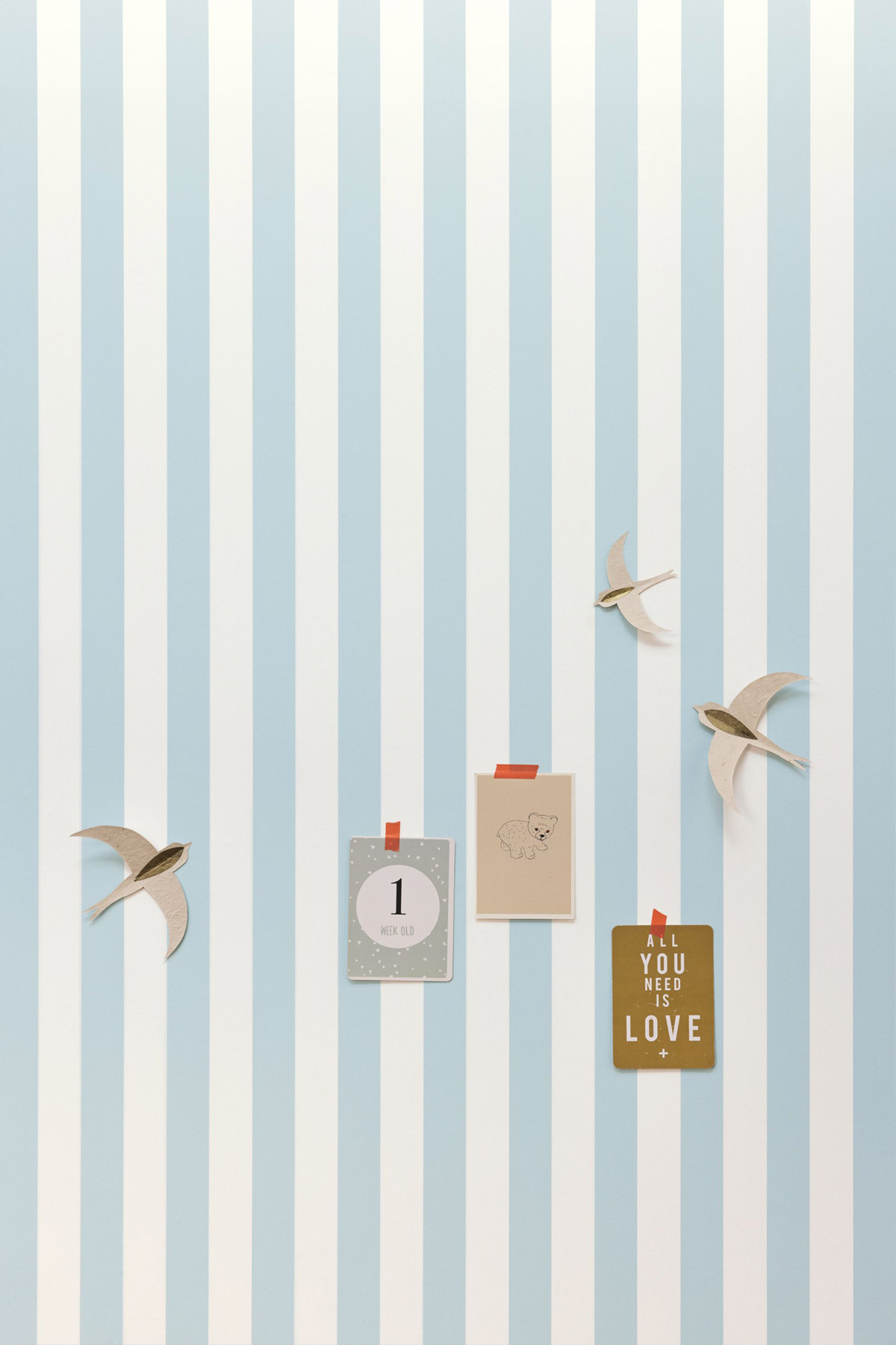 Papier peint Rayures Fines Lines bleu ciel - Basics de Casélio AMB2| Réf. BAI104036002