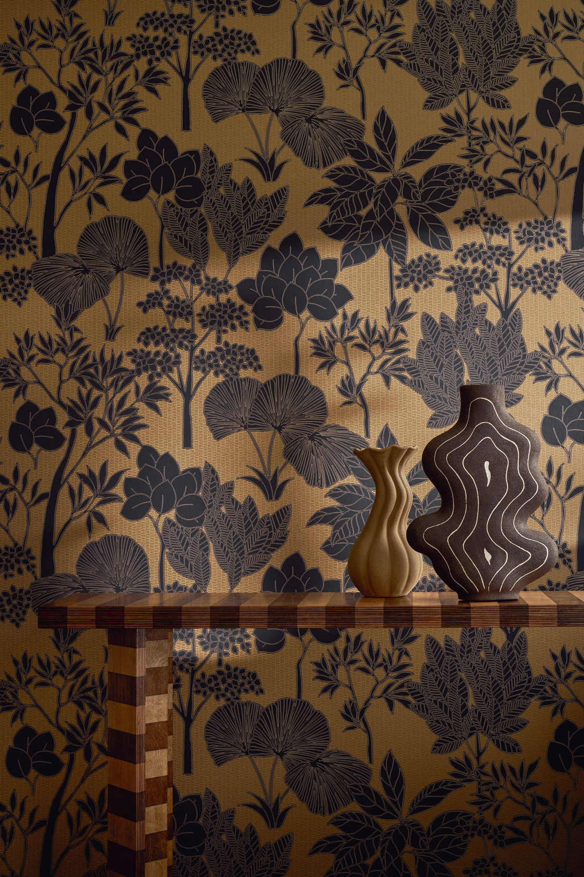 Papier peint Jardin Exotique Inara anthracite doré - Tressora de Casamance AMB2 | Réf. CAS-76900508