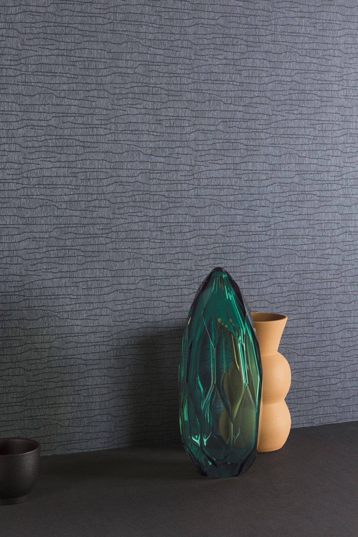 Papier peint Faux Uni Trait bleu nuit métallisé - Mysa de Masureel | Réf. MAS-YSA403