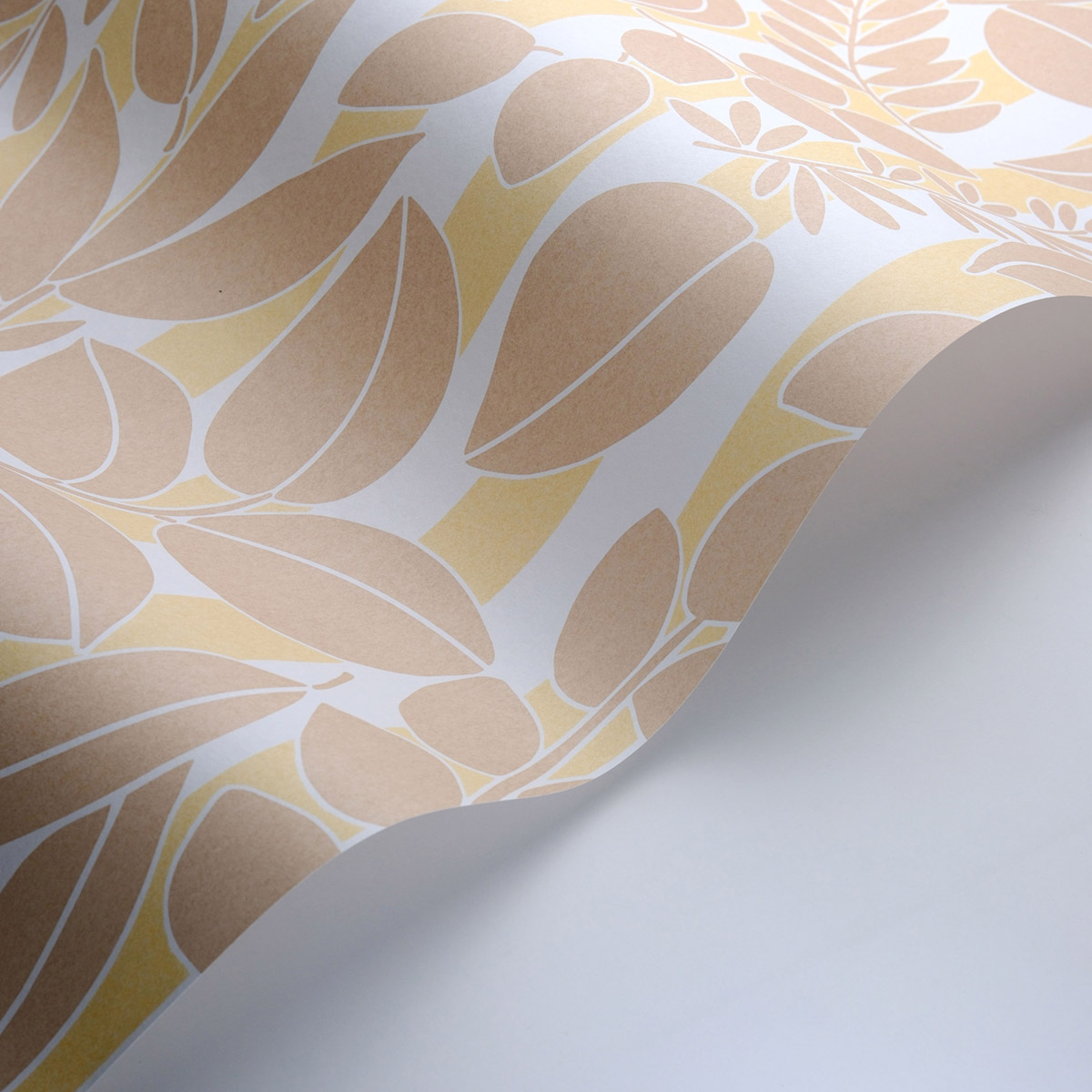 Papier peint Feuillage Rayure Ramatuelle beige jaune - Echappée Belle de Casadéco AMB3| Réf. ECHA89821212