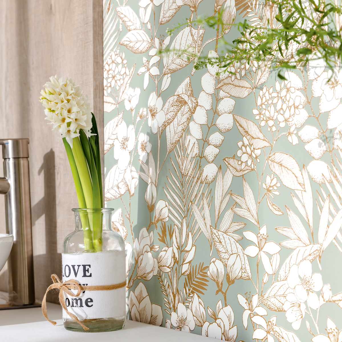 Papier peint Herbier Fleuri May vert d'eau - Flower Power de Casélio AMB | Réf. FLP101857024