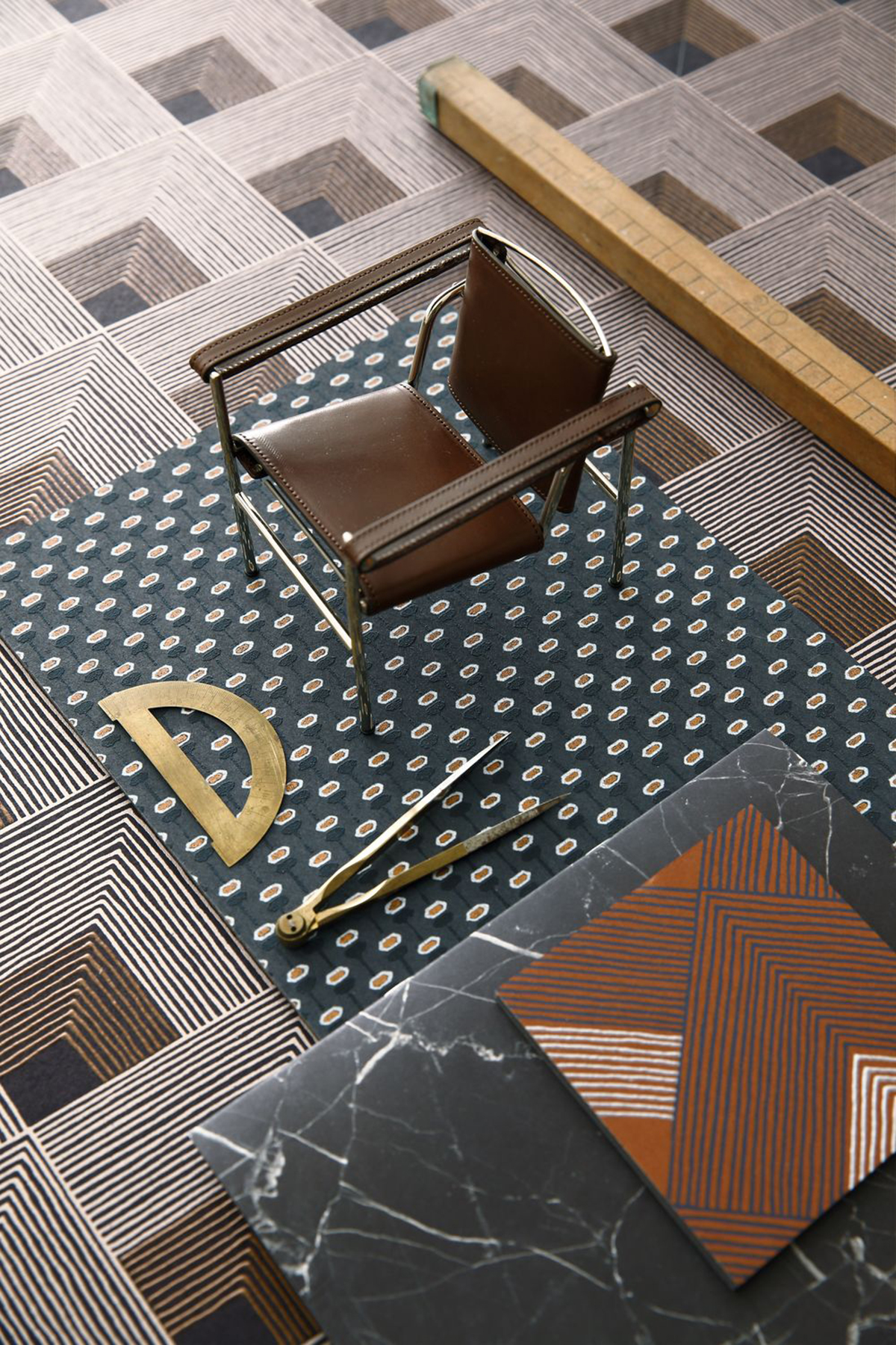 Papier peint géométrique ethnique Ondes Orange Camel - Misura de Casamance | Réf. CAS-74471130