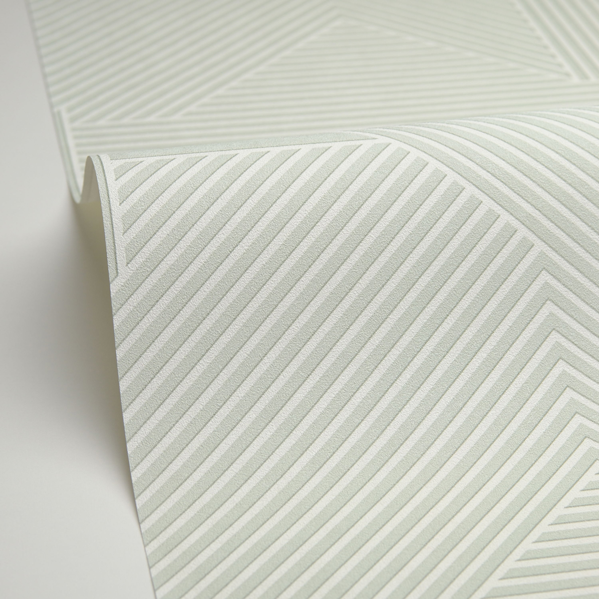 Papier peint Rayure Géométrique Mouvement vert d'eau blanc - Graphic de Casélio AMBV | Réf. GPC105547040
