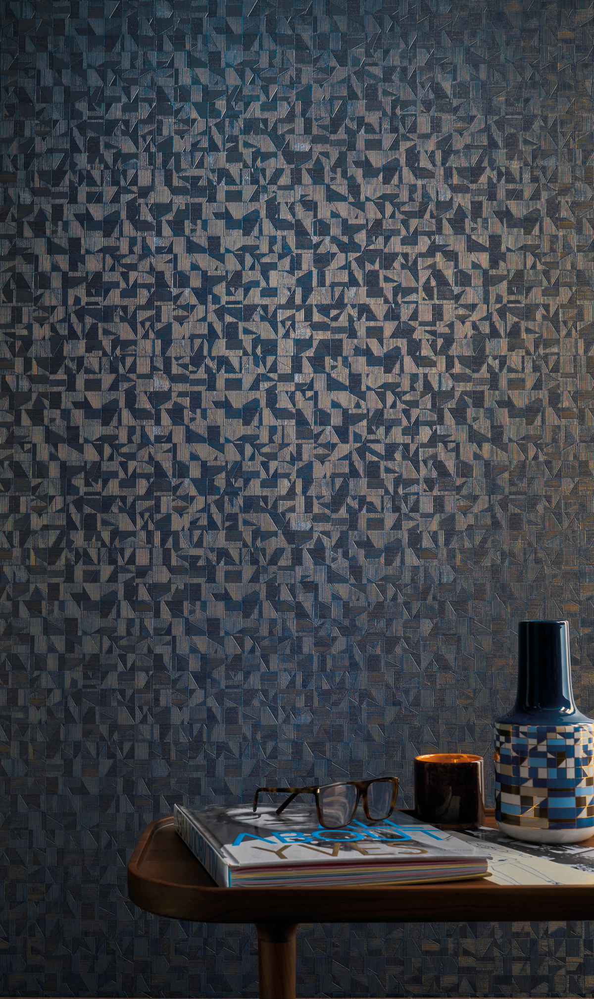 Papier peint Graphique métallisé Tiznit bleu doré - Mansour de Casamance | Réf. CAS-74400854