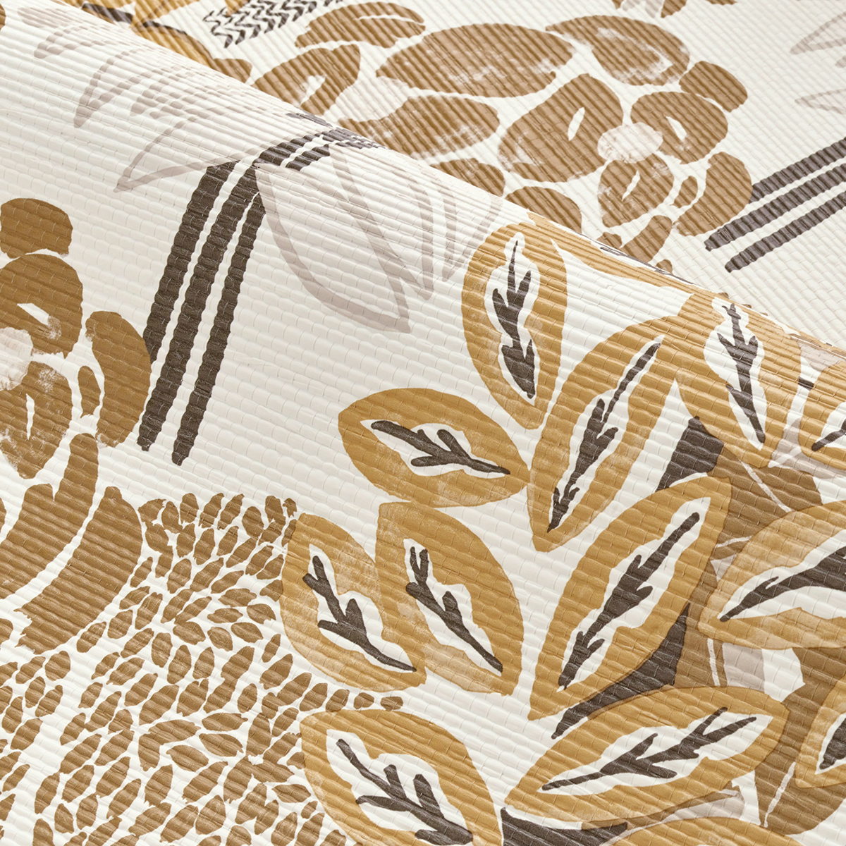 Papier peint Feuillage Peradeniya beige gris - Golfe du Bengale de Casamance | Réf. CAS-75940100