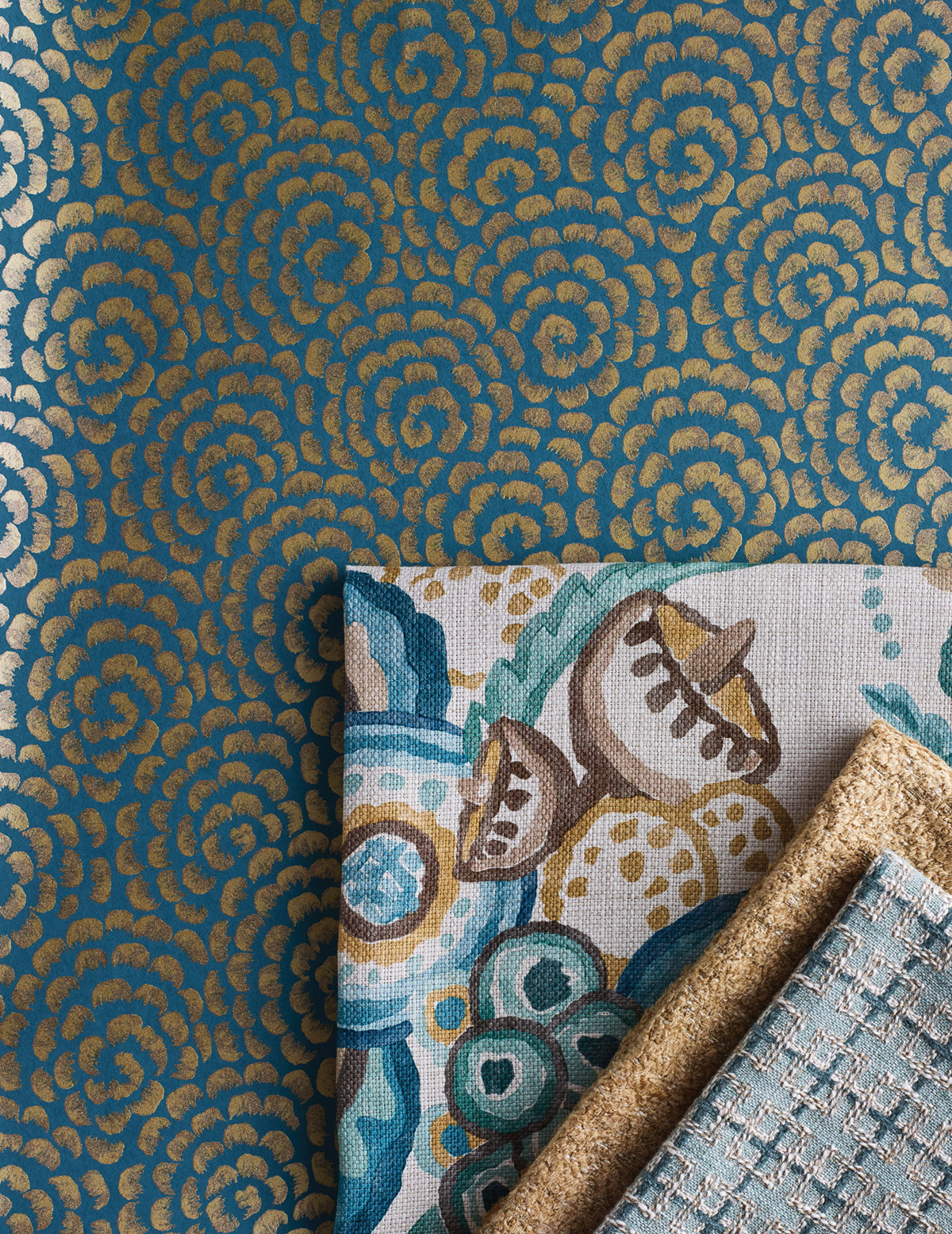 Papier peint Fleurs Kingsley bleu canard doré - Ashdown de Nina Campbell AMB4 | Réf. OSB-NCW4395-01