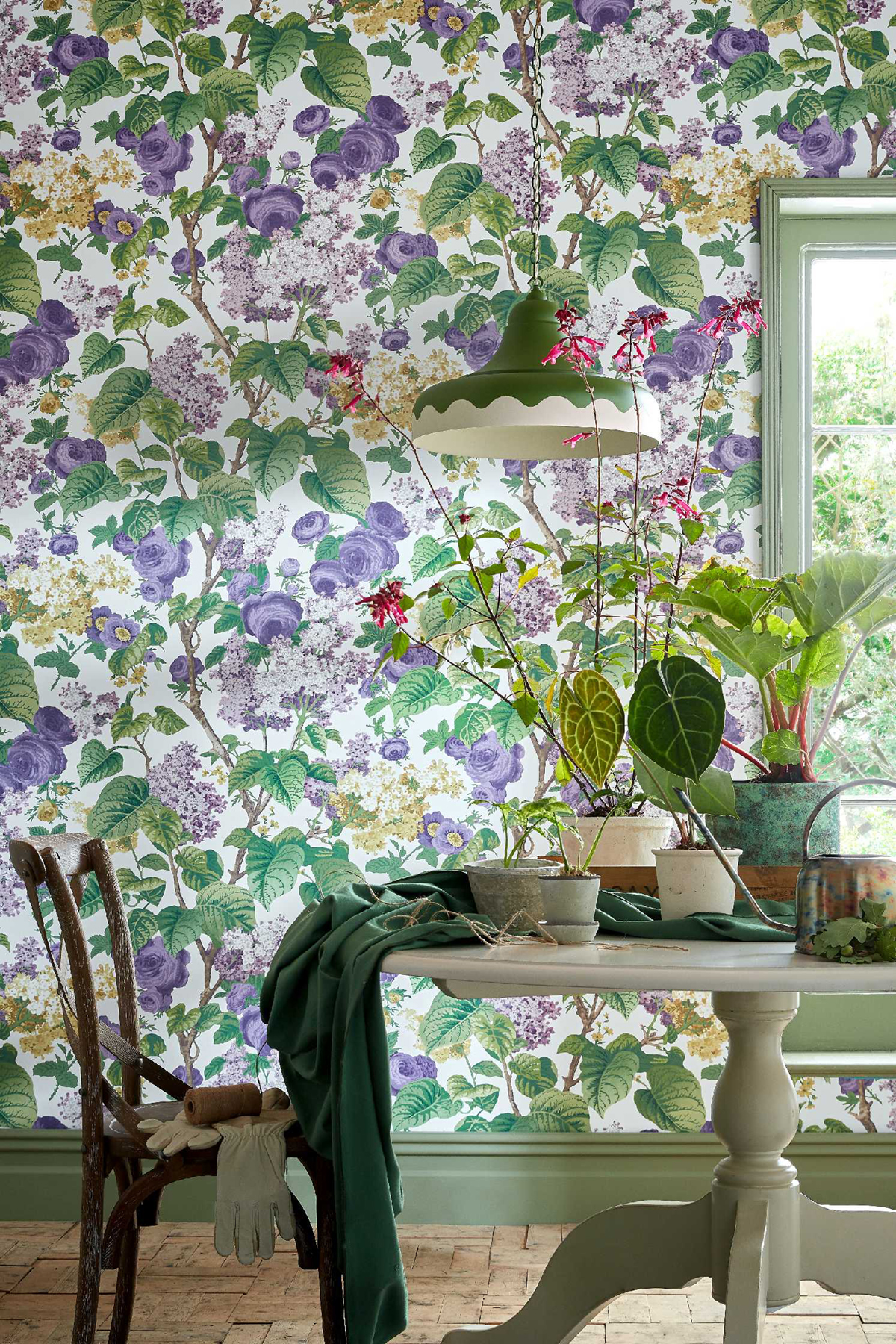 Papier peint Fleur Vintage Floribunda lavande - V&A Decorative Papers d'Initiales | Réf. INI-31116801