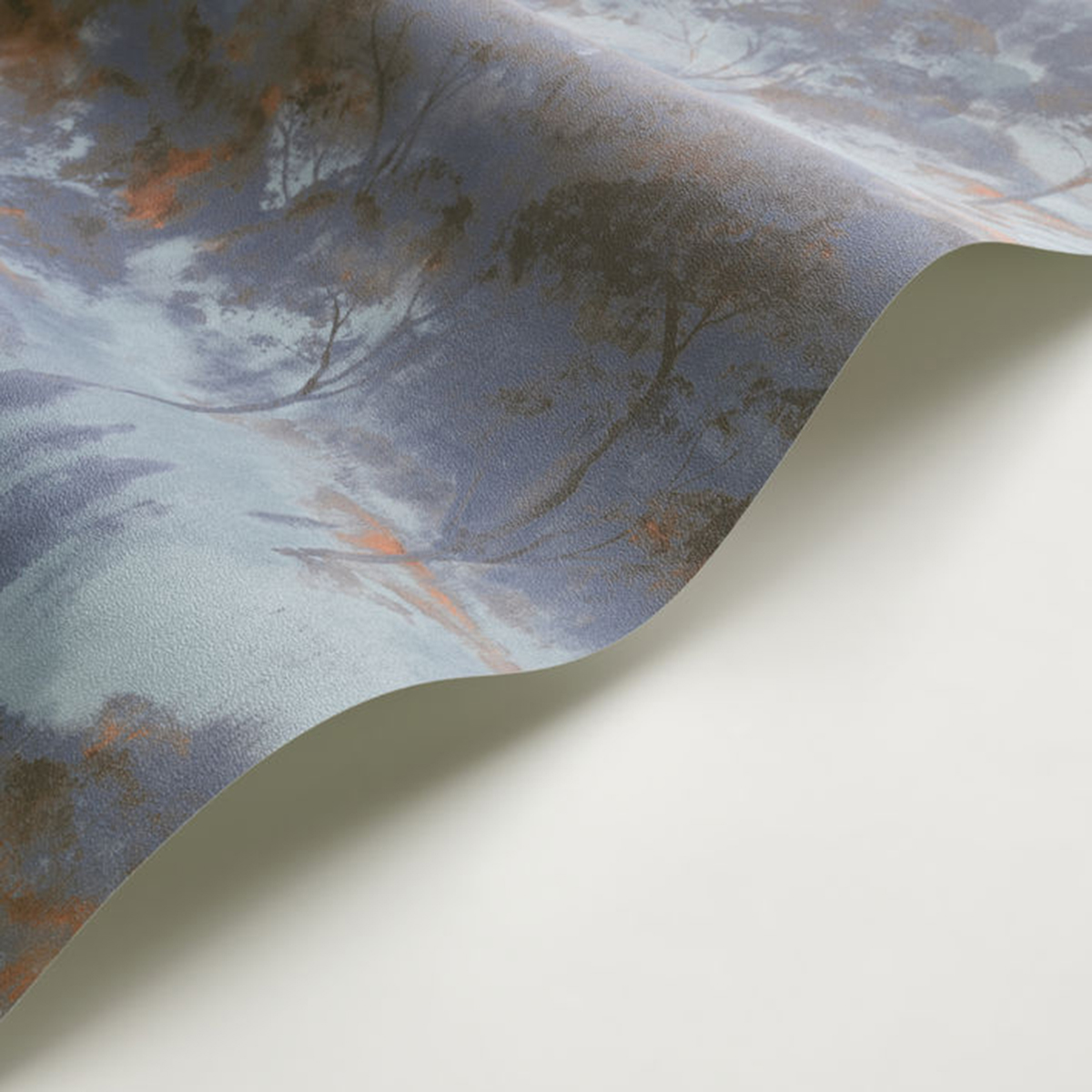 Papier peint Arbre Forêt Sila bleu encre - Riverside 4 de Casadéco AMBV | Réf. RIVI89556811