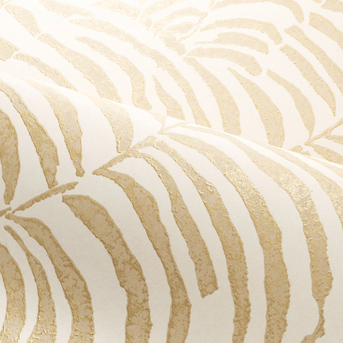 Papier peint Feuille Ethnique Nobile ivoire doré - Jardin Félicia de Casamance AMB3| Réf. CAS-76591426