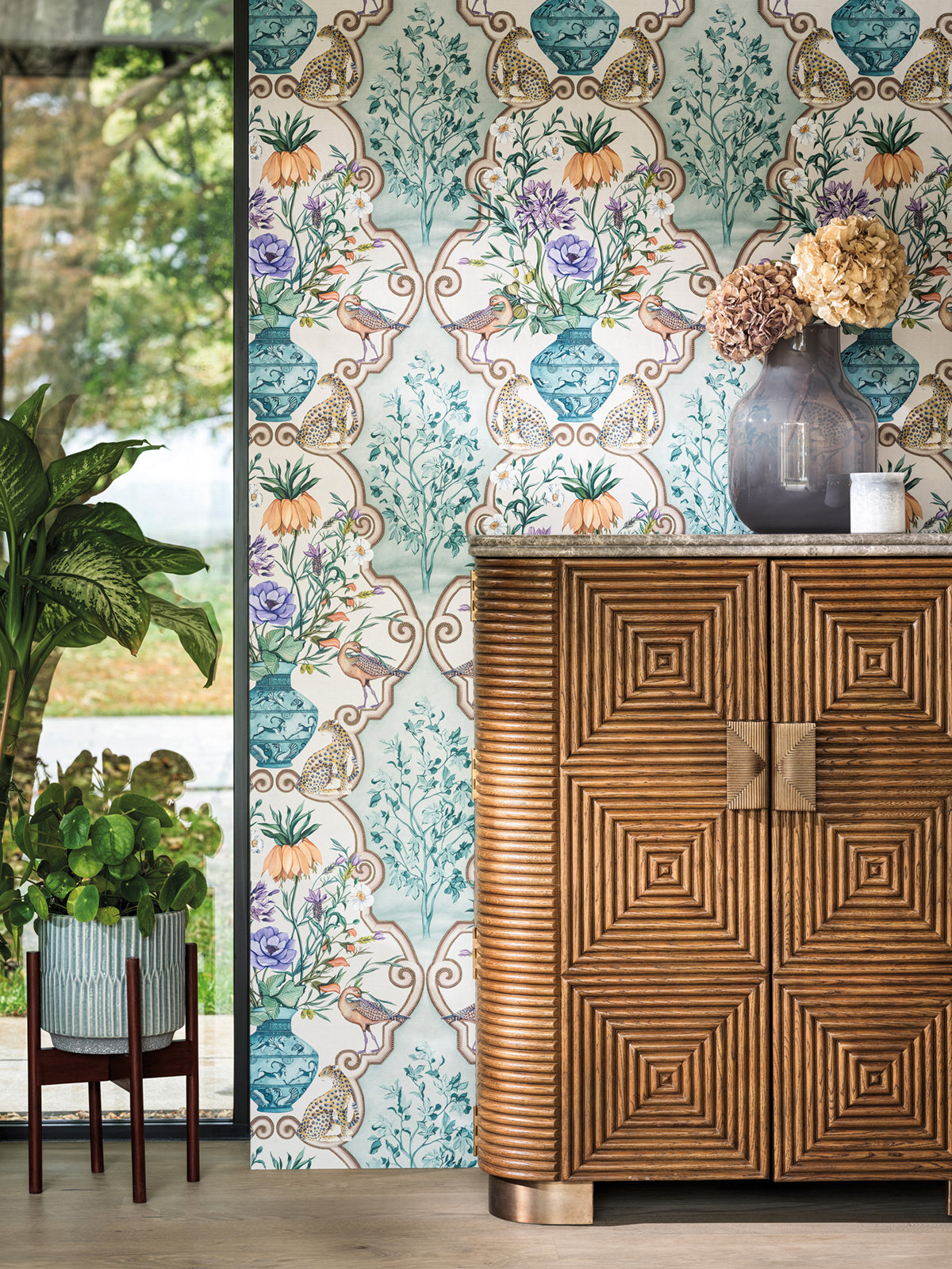 Papier peint Bouquet Vintage Sundara bleu d'eau - Ananda d'Osborne & Little | Réf. OSB-W8031-01