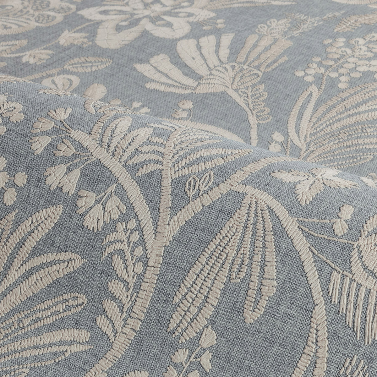 Papier peint Brodé Floral Pastel pierre bleu - Broderies de Casamance | Réf. CAS-76960508