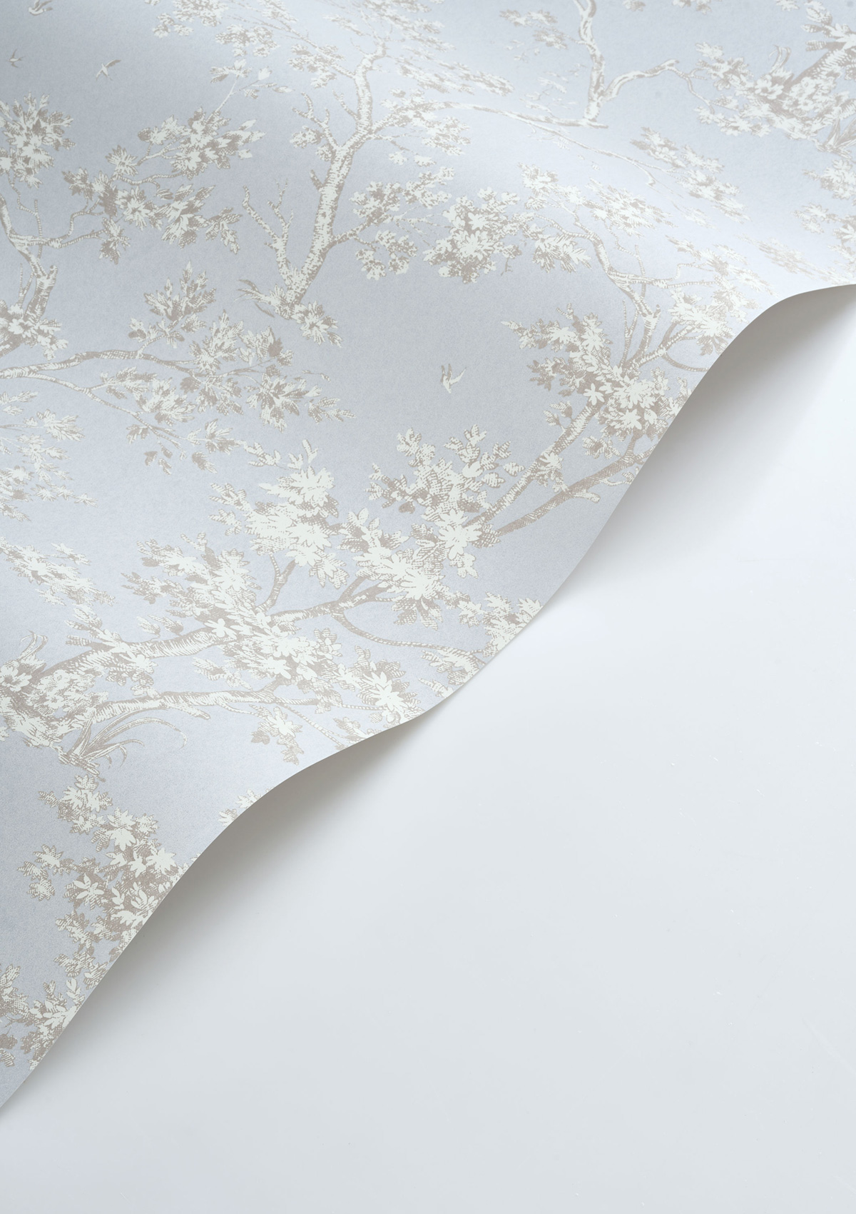 Papier peint Arbre bleu doux - Les Belles Toiles De Jouy 2 de Casadéco VAGUE | Réf. BTJD81526106