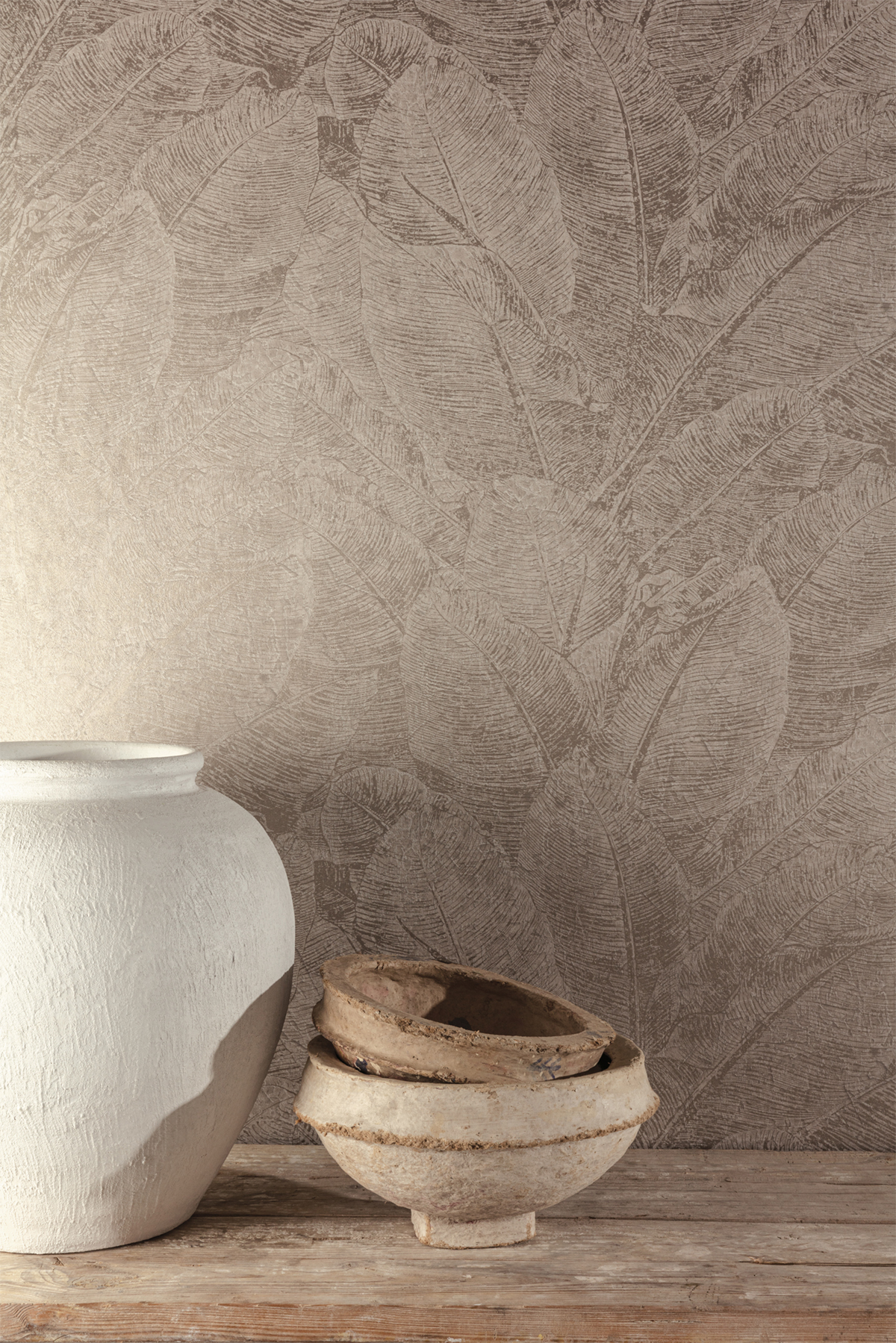 Papier peint Feuillage Discret Juan grège métallisé - Havana de Masureel | Réf. MAS-HAV303