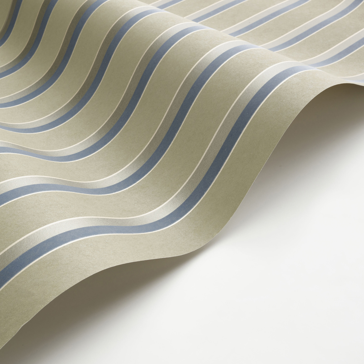 Papier peint Rayure Country Club kaki irisé - Derby de Casadéco AMBV | Réf. DERB89327850
