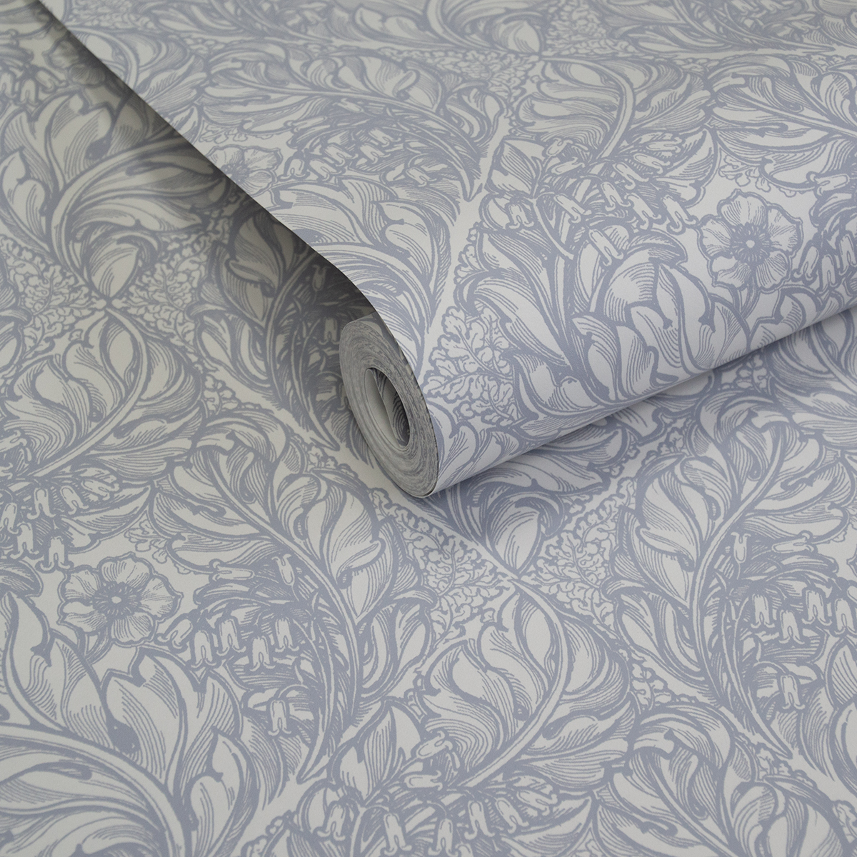 Papier peint Losange Fleuri bleu horizon - The Wall Llewelyn-Bowen de Lutèce | AMB2 Réf. LTC-LB25101