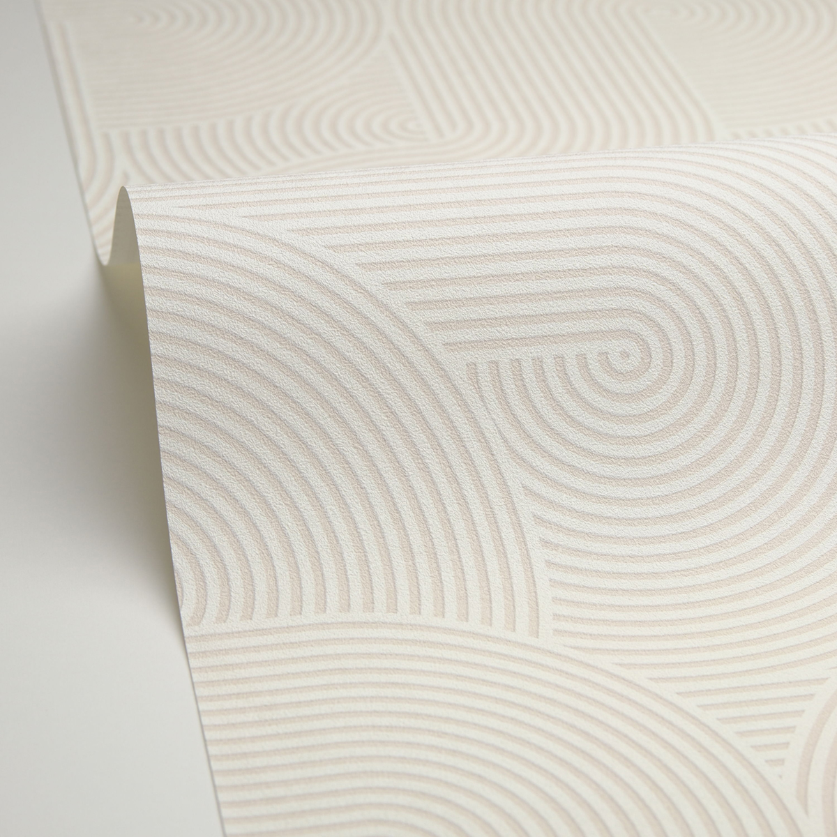 Papier peint Spirale Graphique Cercle gris souris beige - Graphic de Casélio AMBV | Réf. GPC105510999