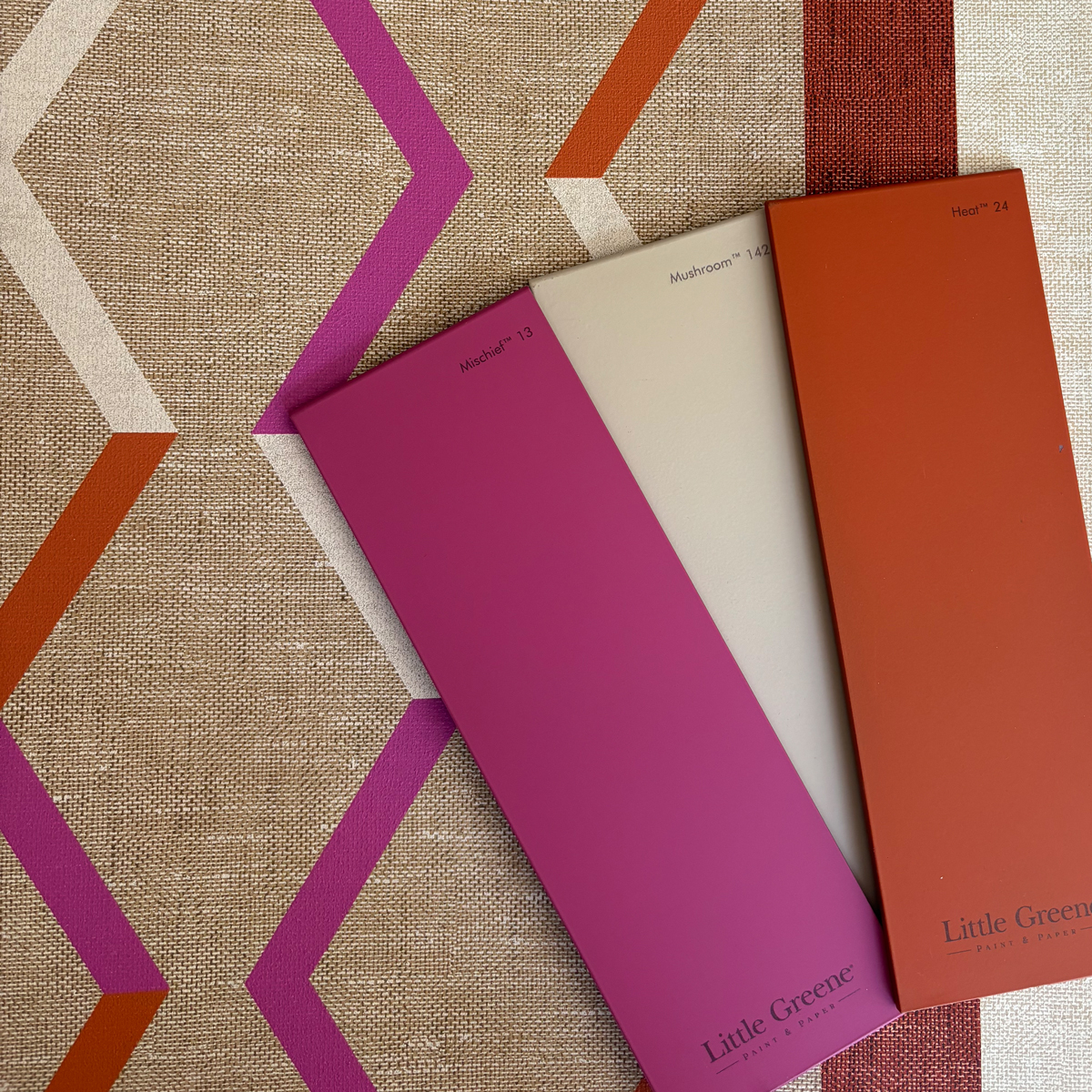 Papier peint Zigzag Graphique magenta orange - Joy de Masureel AMB2 | Réf. MAS-JOY004