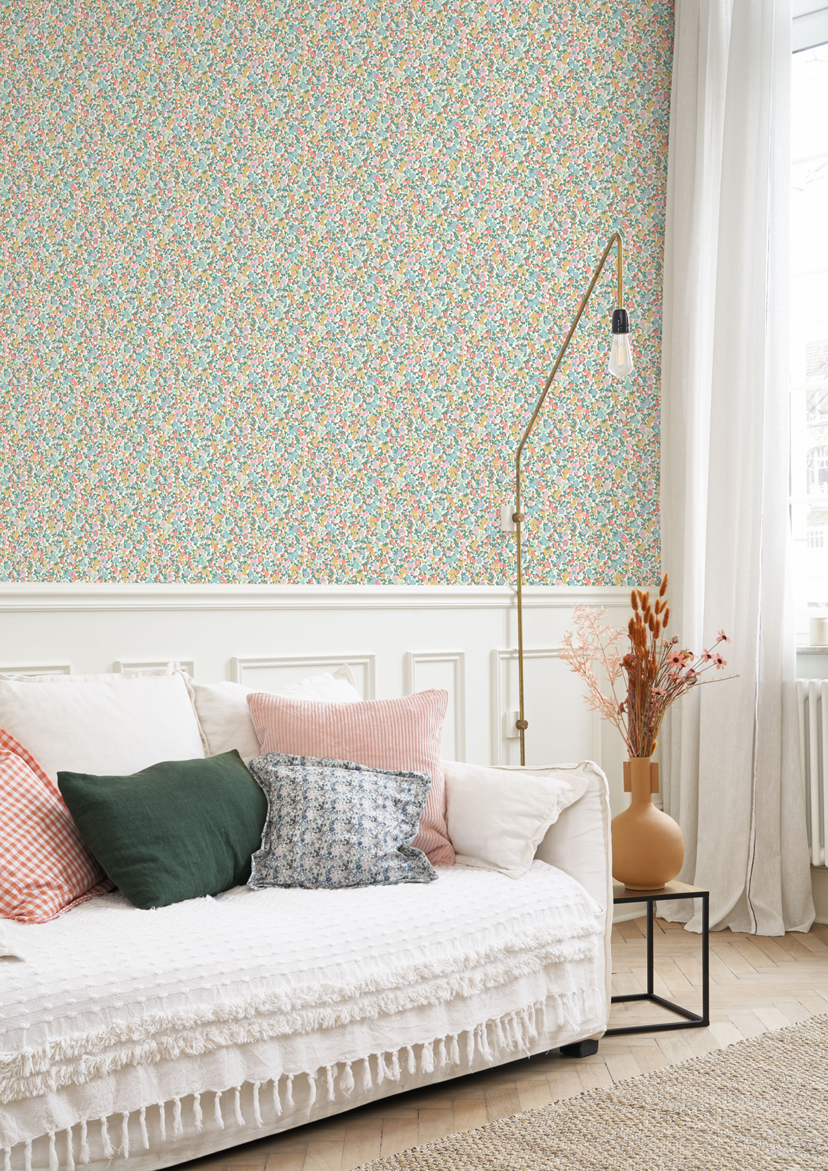 Papier peint Liberty Pansy bleu rose - Flower Market de Casadéco | Réf. FLOM89216212