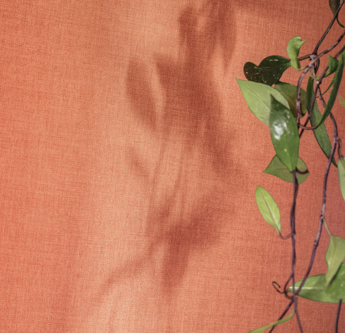 Papier peint Uni Lin orange argile - Les Minis Mondes de Casélio | Réf. MNM100604313