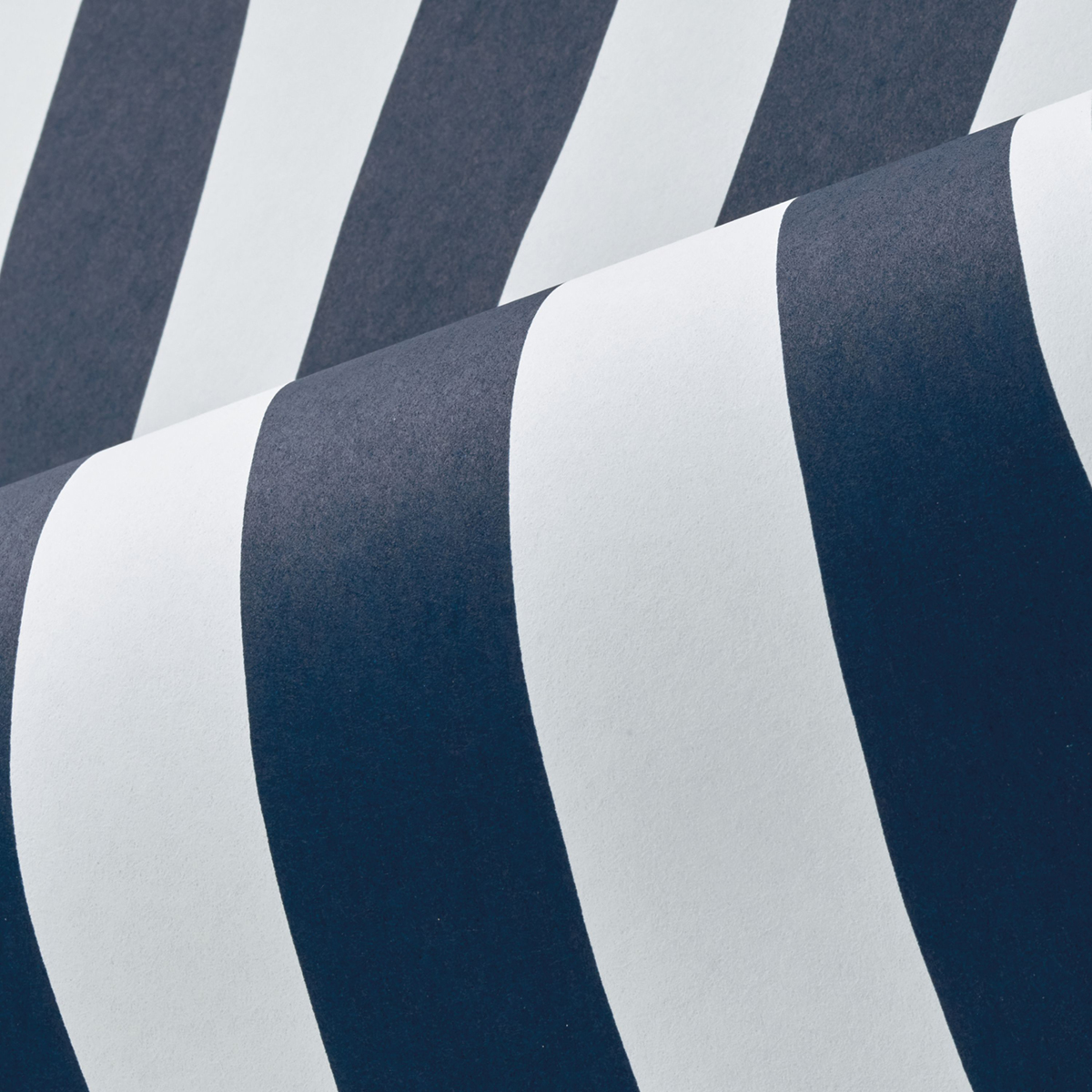 Papier peint Rayure Zèbre Sundae bleu marine - L'Ile aux Oiseaux de Casamance | Réf. CAS-75912956