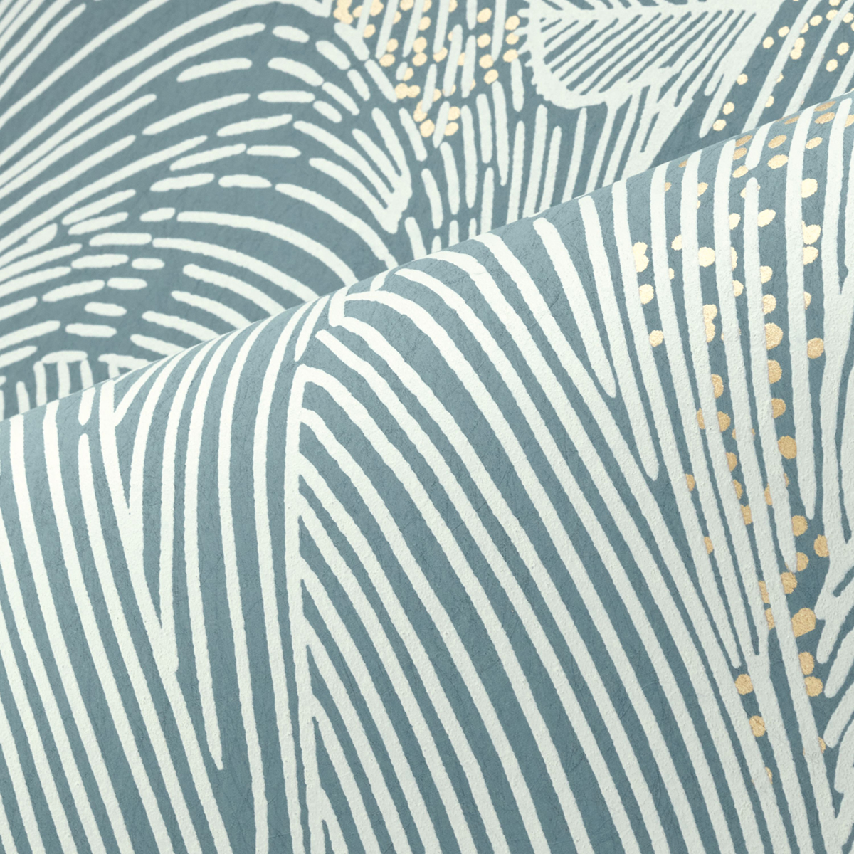 Papier peint Vague Graphique Marée Haute bleu perçan - L'Ile aux Oiseaux de Casamance AMBV | Réf. CAS-75902242