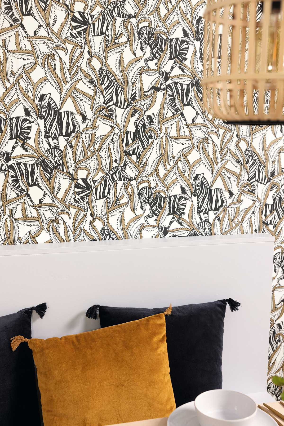 Papier peint Zèbre Hiding blanc noir doré - Moonlight 2 de Casélio AMB2 | Réf. MLGT104299988