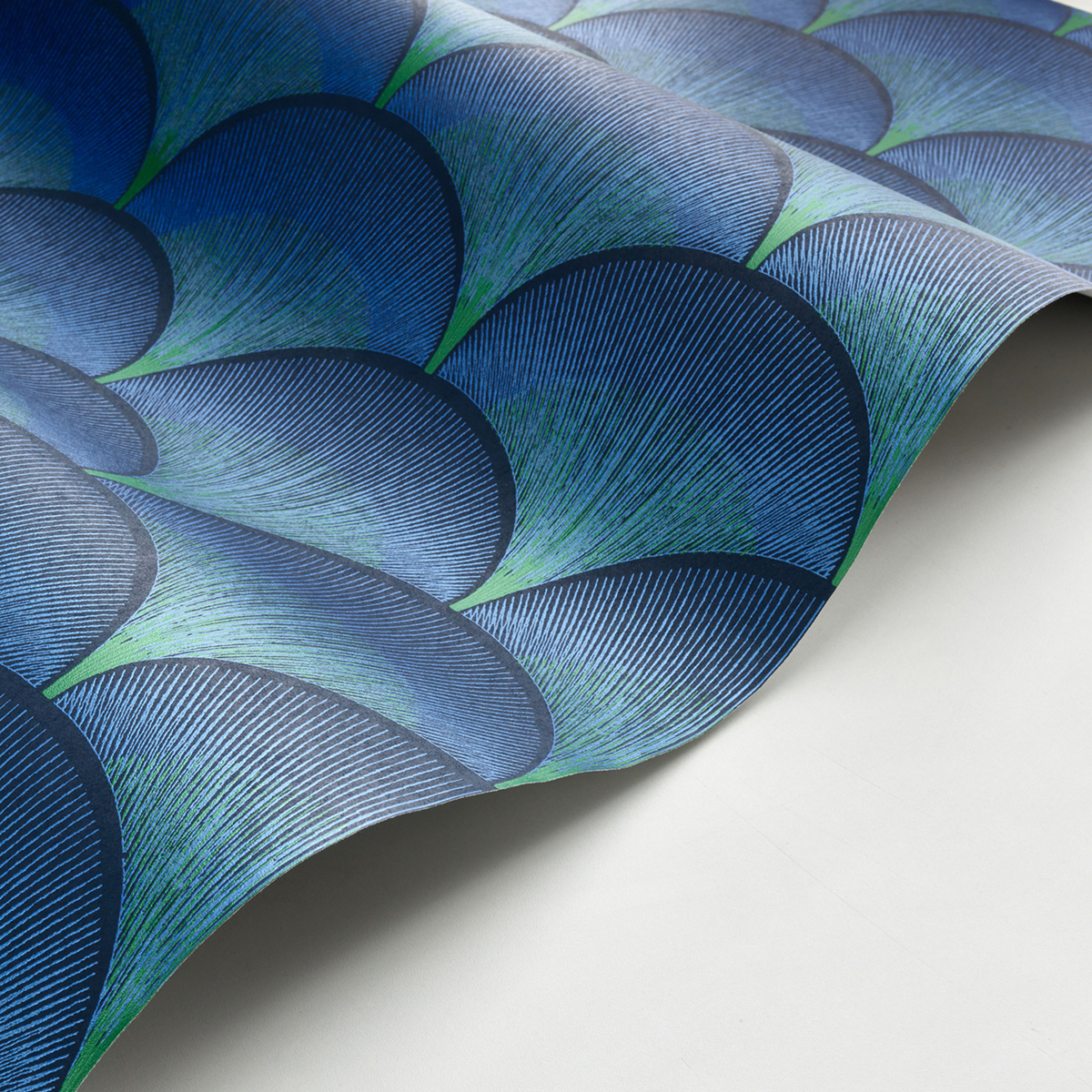Papier peint Plume de Paon Broadway bleu indigo - Twenties de Casadéco AMBV | Réf. TWNT88666566