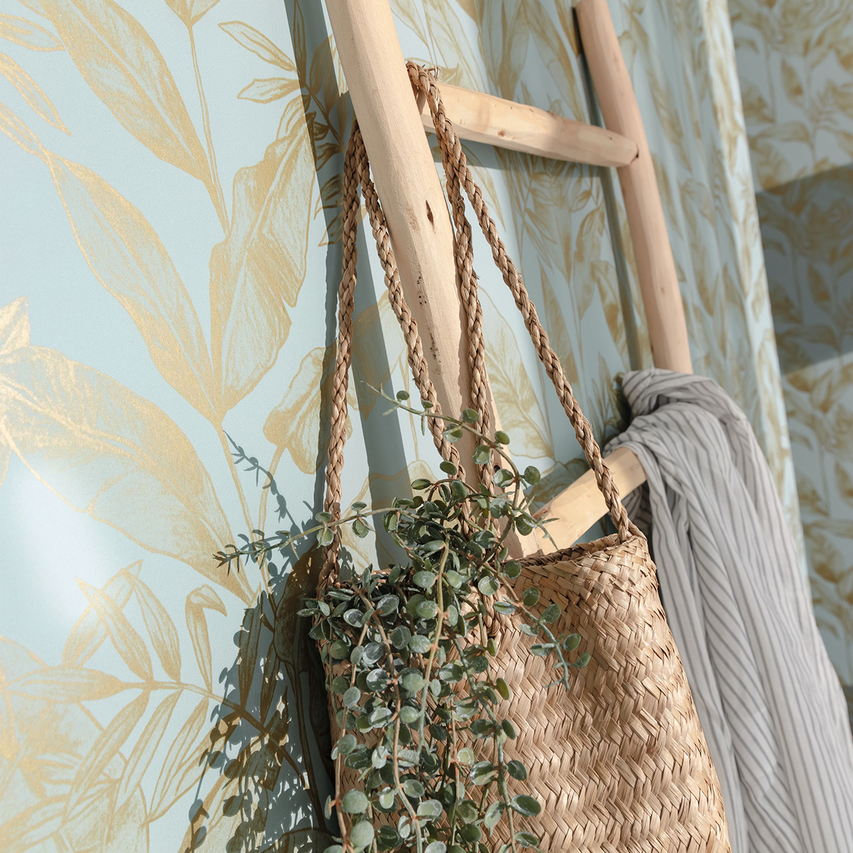 Papier peint Feuille Délicate bleu pale - Only Blue de Casélio | Réf. ONB102636002