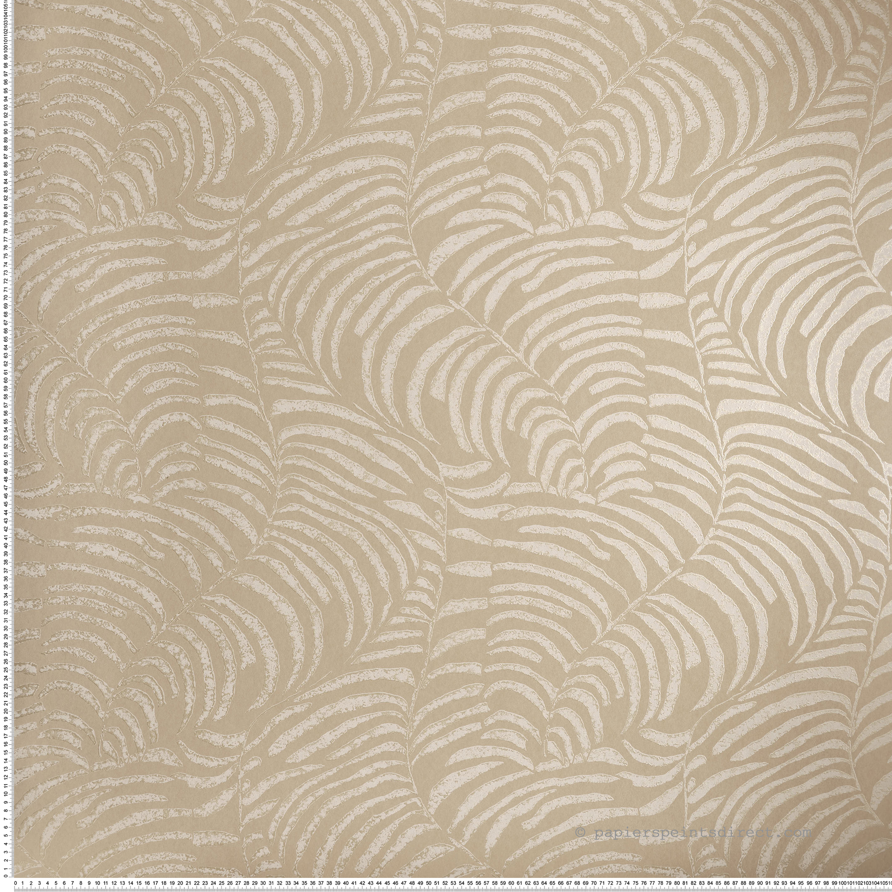Papier peint Feuille Ethnique Nobile beige sable nacré - Jardin Félicia de Casamance | Réf. CAS-76591528