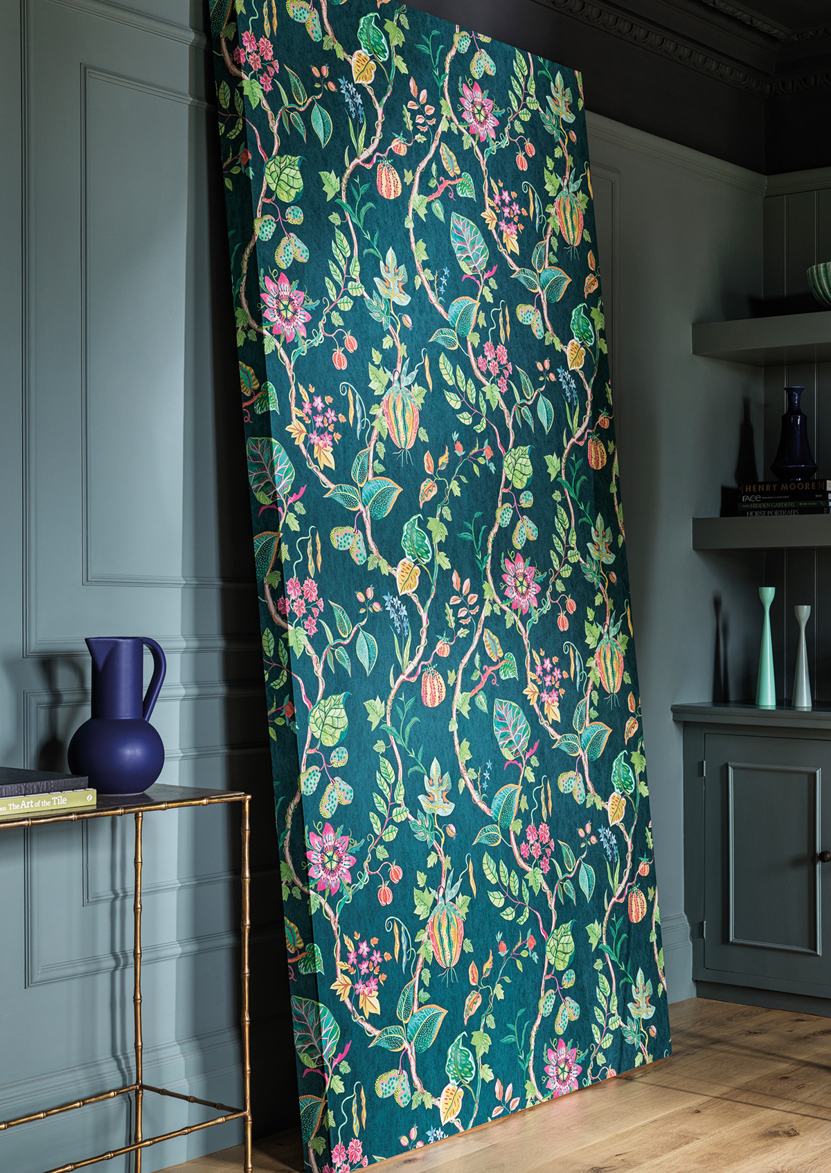 Papier peint Fruit Fleur Mythica bleu pétrole - Rhapsody d'Osborne & Little | Réf. OSB-W7816-01