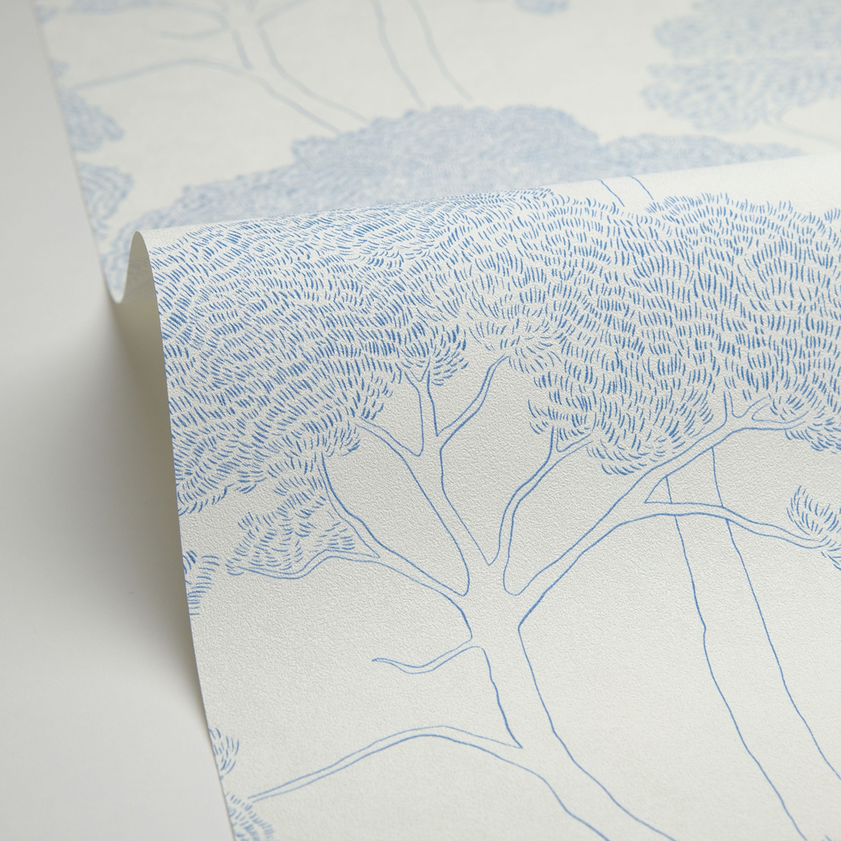 Papier peint Arbre La Ciotat blanc bleu azur - Azur de Casélio AMBV | Réf. AZU105430636