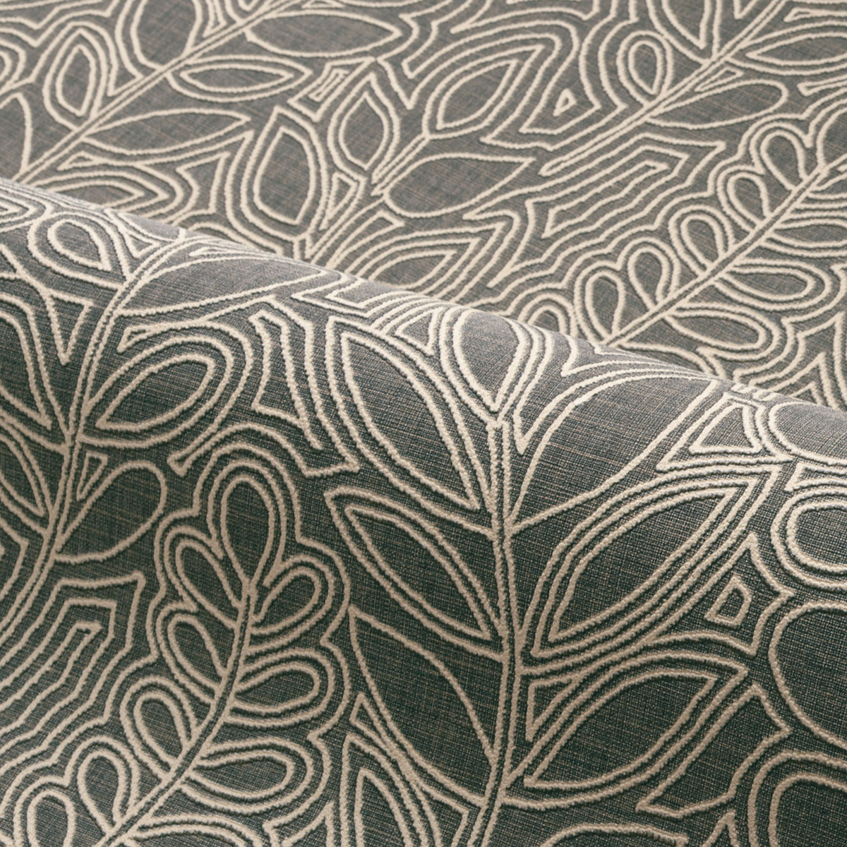 Papier peint Feuille Broderie Astragale anthracite - Palmadora de Casamance AMBV | Réf. CAS-76680916