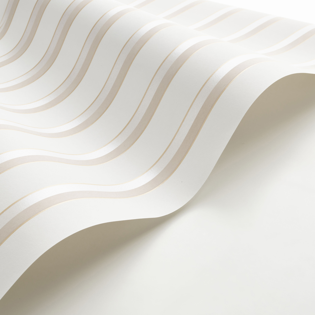 Papier peint Rayure Country Club beige nacré - Derby de Casadéco AMBV | Réf. DERB89320129