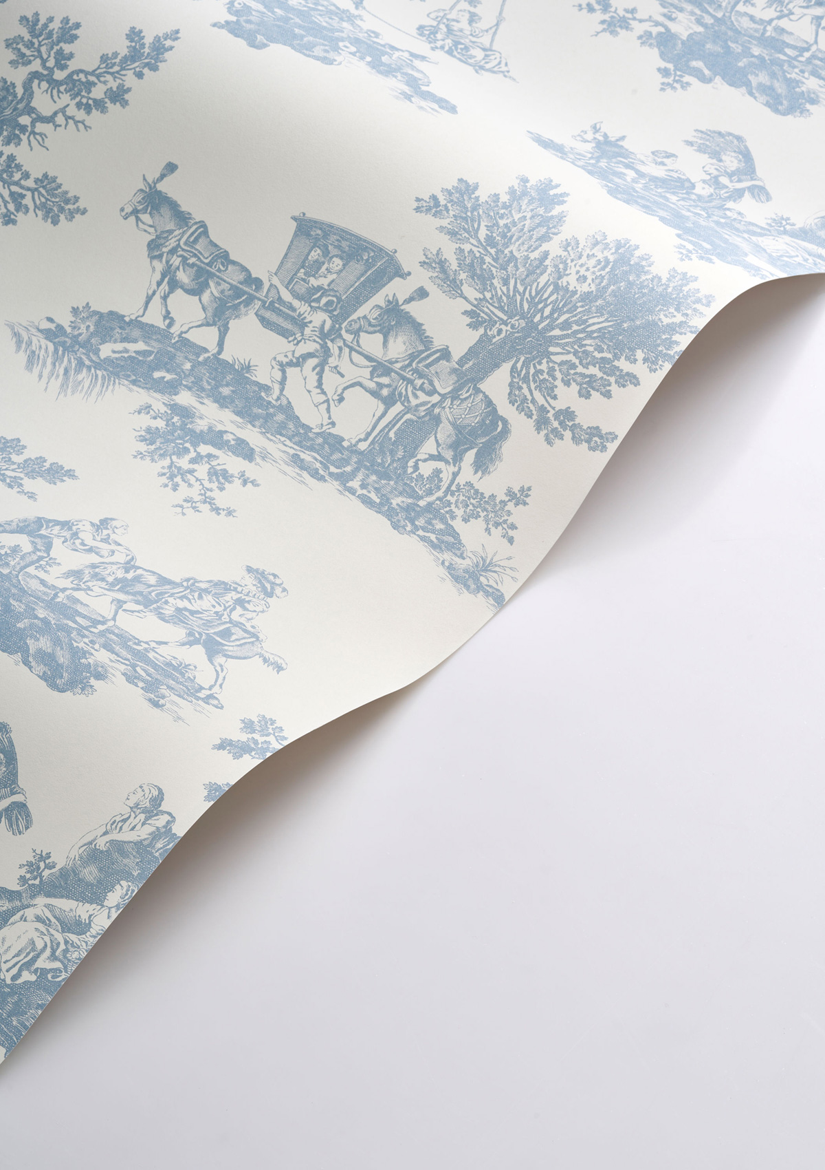 Papier peint Classique Cadence bleu porcelaine - Les Belles Toiles De Jouy 2 de Casadéco VAGUE | Réf. BTJD201696202