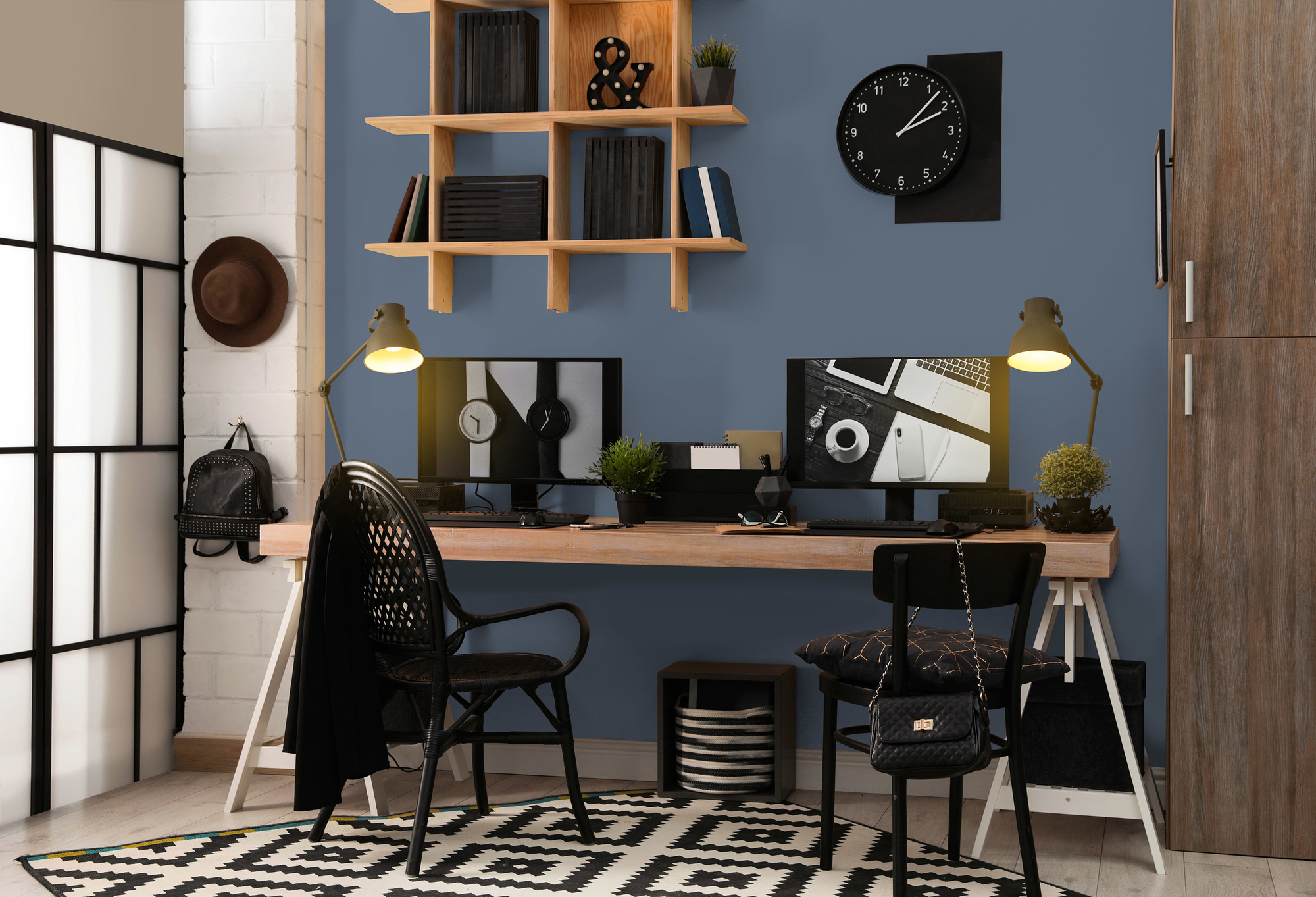 Photo numéro 2 d'une pièce avec un mur peint avec la peinture  Puro bleu ocean blue - c3007