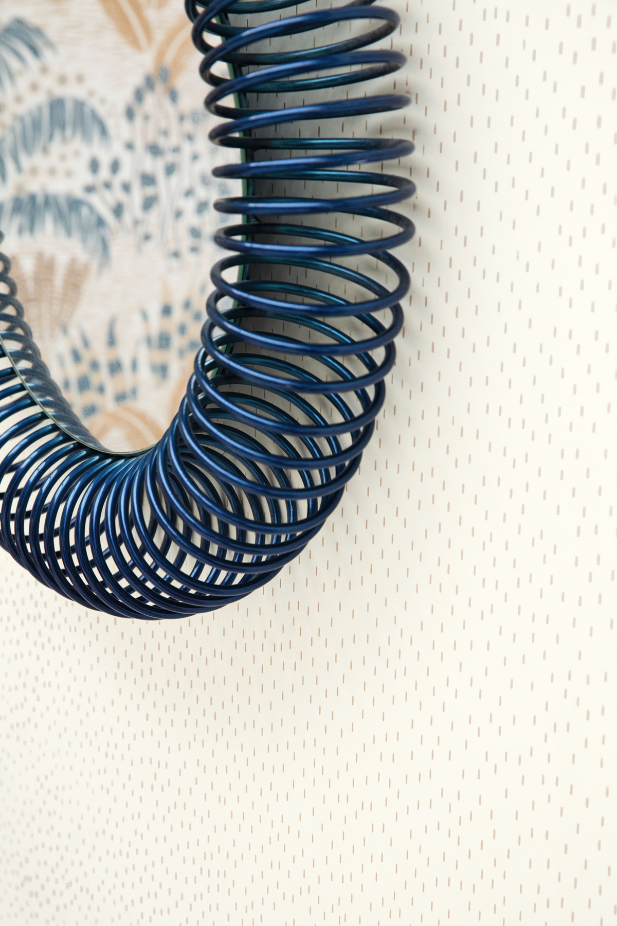 Papier peint Petits Traits Eden blanc nacré - L'Epopée de Casélio AMB2 | Réf. EPO103731015