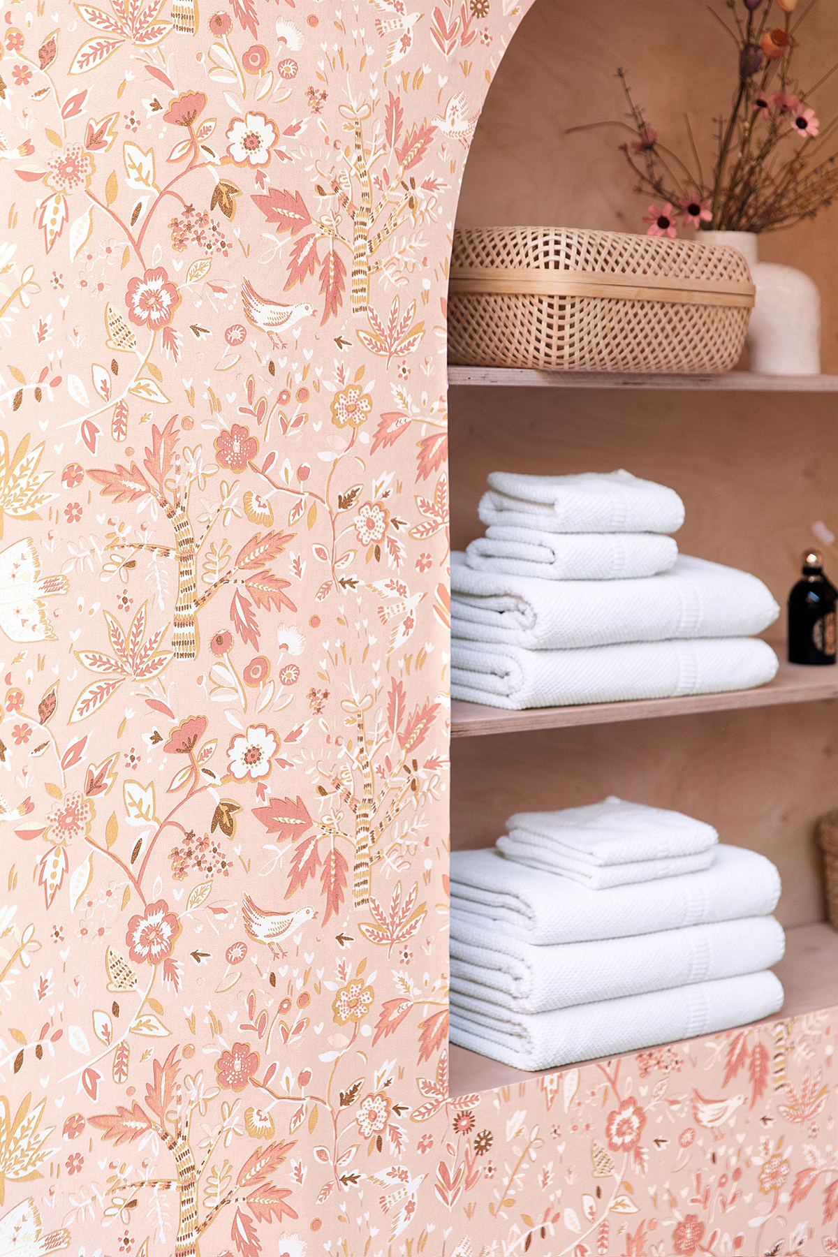 Papier peint Arbre et Oiseaux Echappée rose et doré - Bohème de Casélio | AMB Réf. BOM103154025